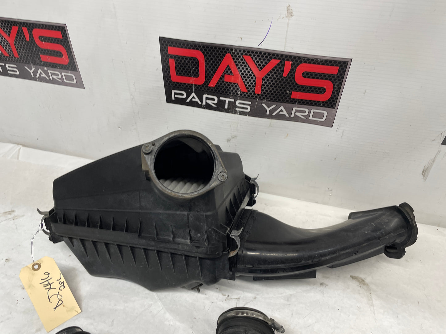 2009 Pontiac G8  Factory OEM Air Intake Box Cleaner Assembly - Day's Parts Yard