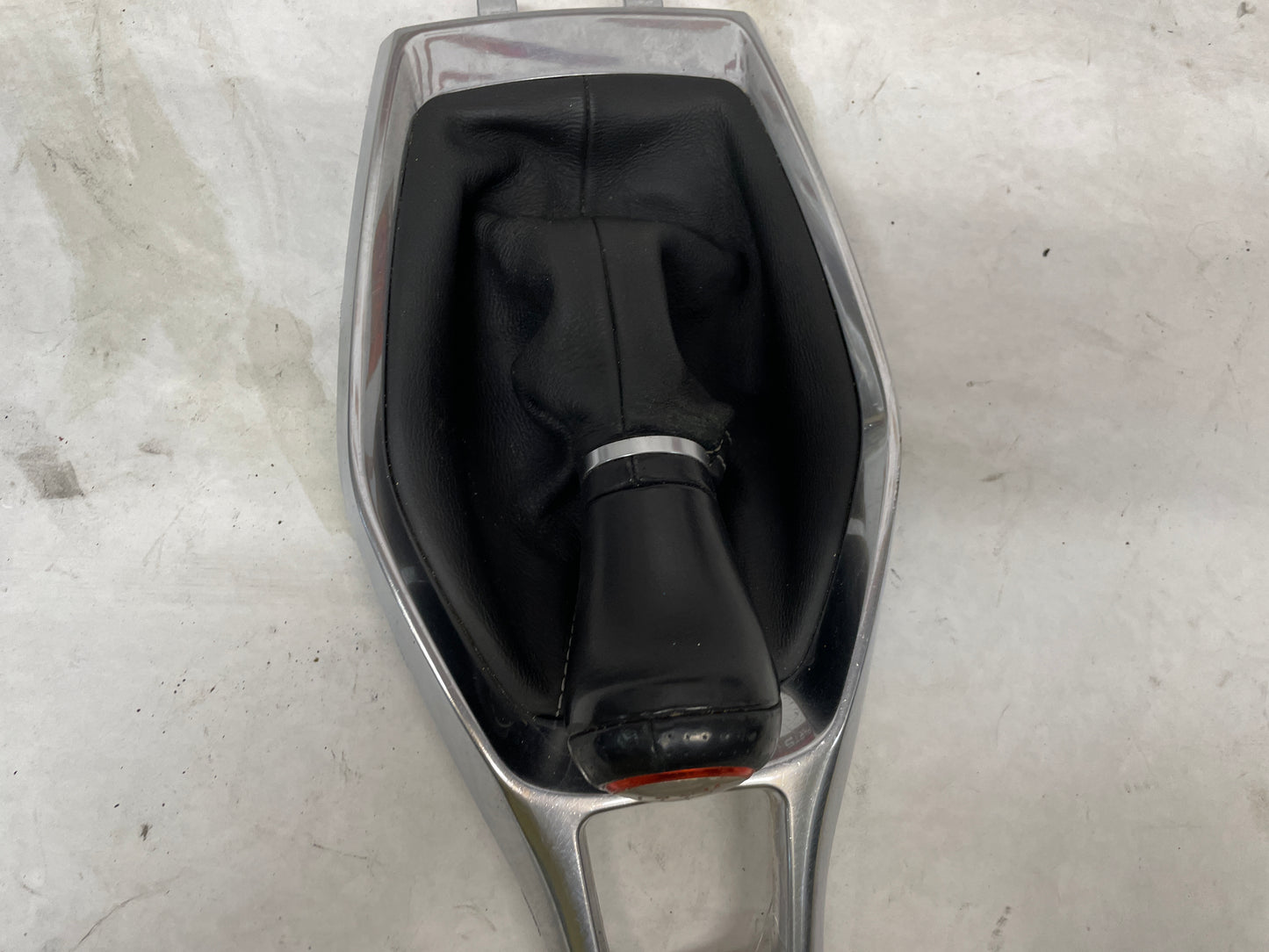 2019 Chevy Camaro SS Shifter Bezel w Black Leather Boot & Knob OEM