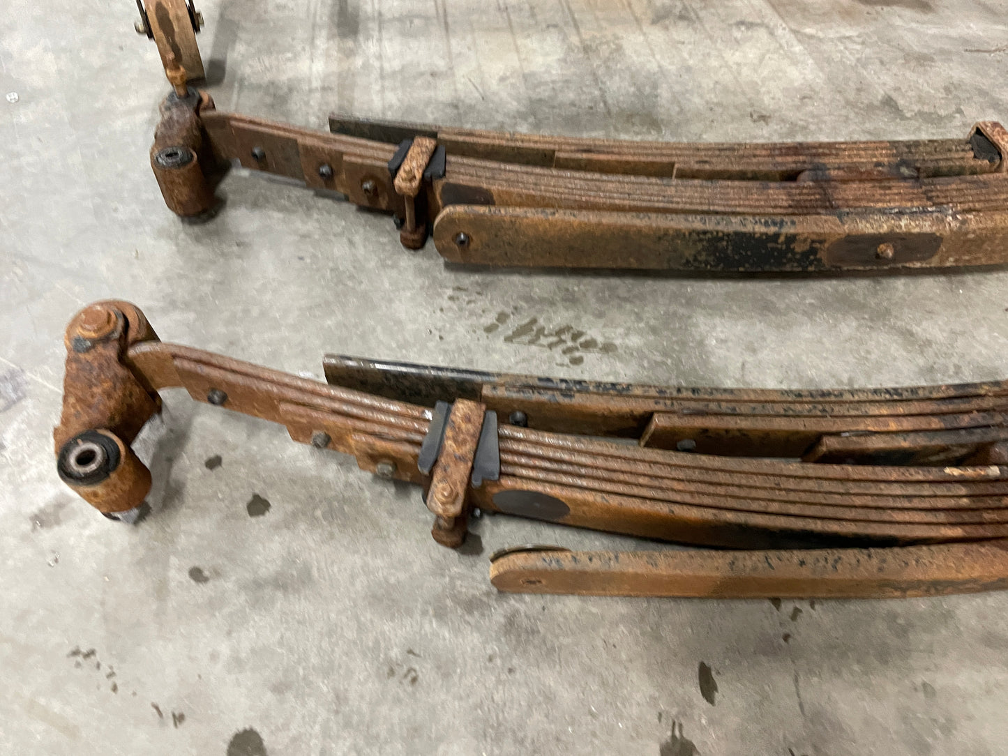 2007 Chevy Silverado K3500 LH & RH Rear Leaf Springs OEM - Day's Parts Yard