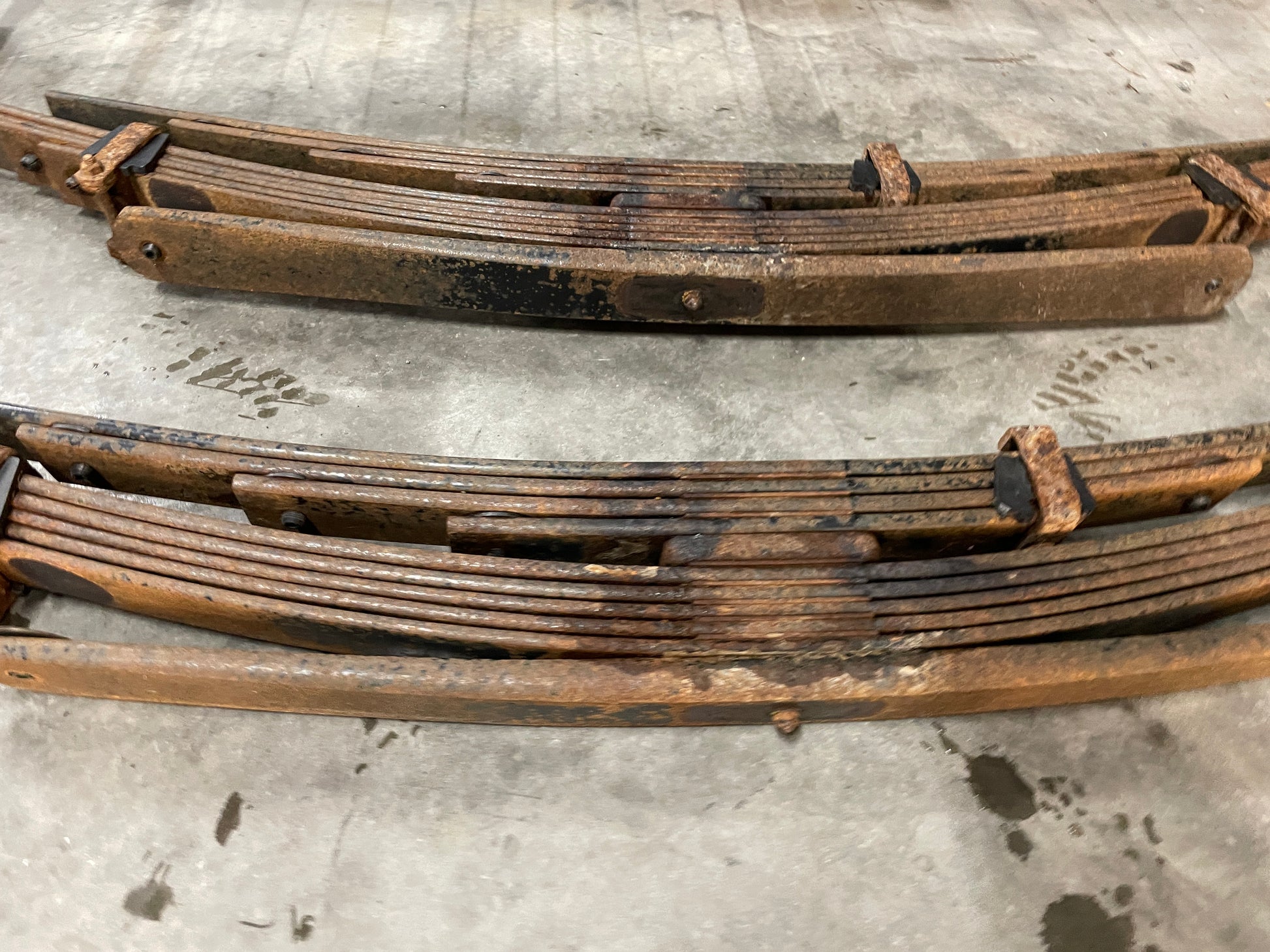 2007 Chevy Silverado K3500 LH & RH Rear Leaf Springs OEM - Day's Parts Yard