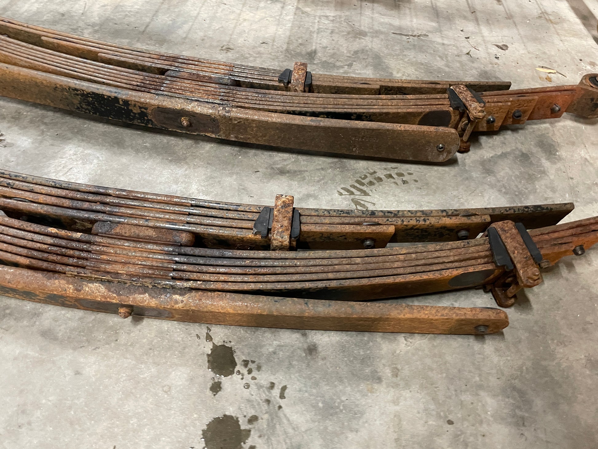 2007 Chevy Silverado K3500 LH & RH Rear Leaf Springs OEM - Day's Parts Yard