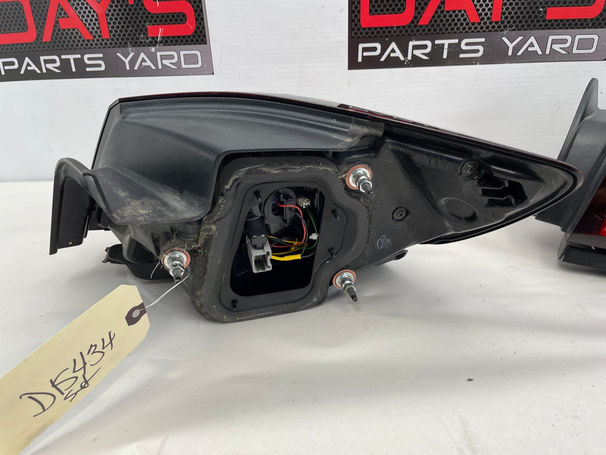 2017 Chevrolet SS Sedan RH & LH Tail Light Taillight Lamp OEM - Day's Parts Yard