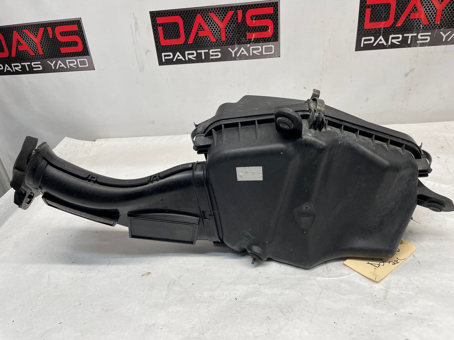 2009 Pontiac G8  Factory OEM Air Intake Box Cleaner Assembly - Day's Parts Yard