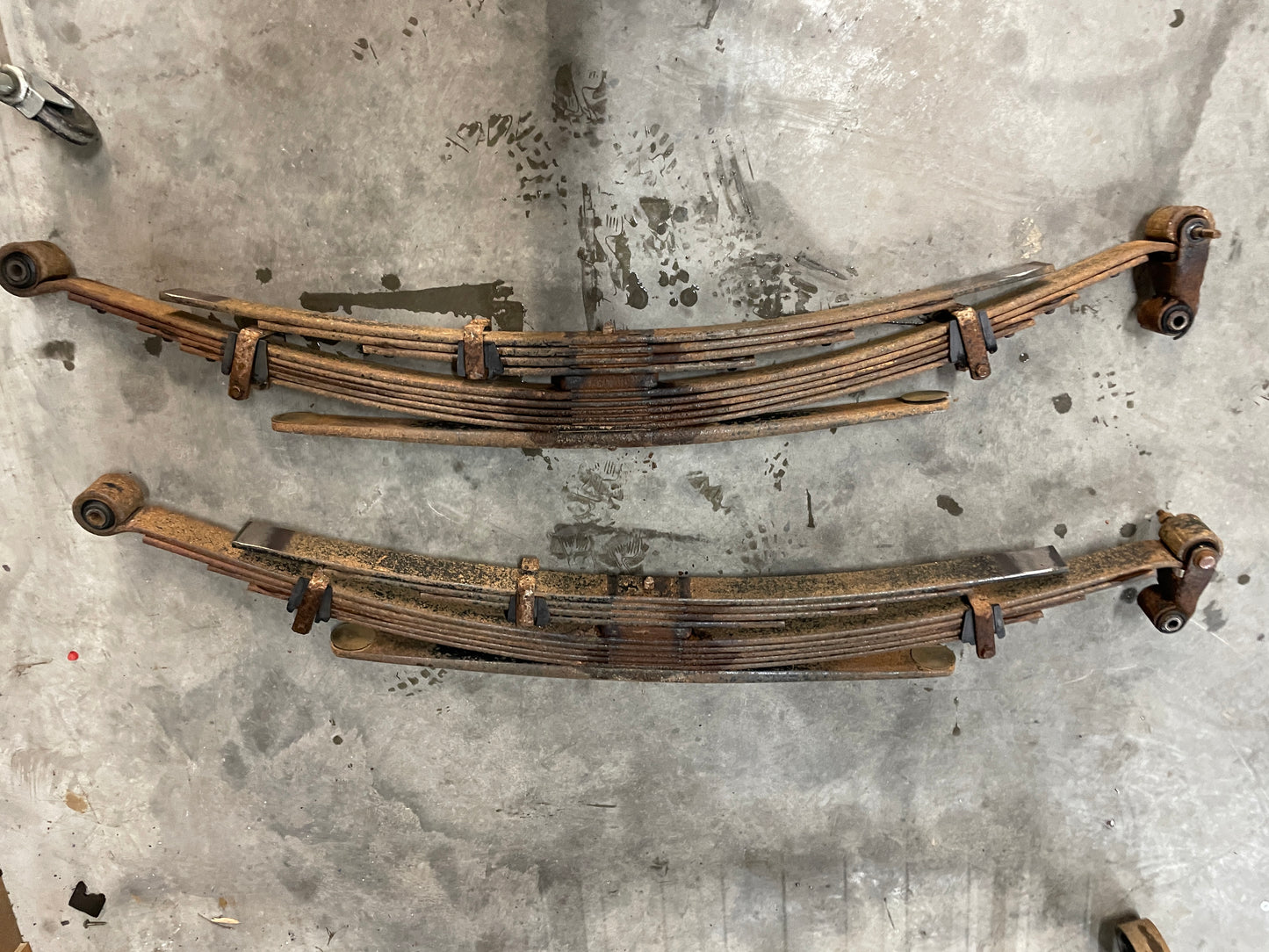 2007 Chevy Silverado K3500 LH & RH Rear Leaf Springs OEM - Day's Parts Yard