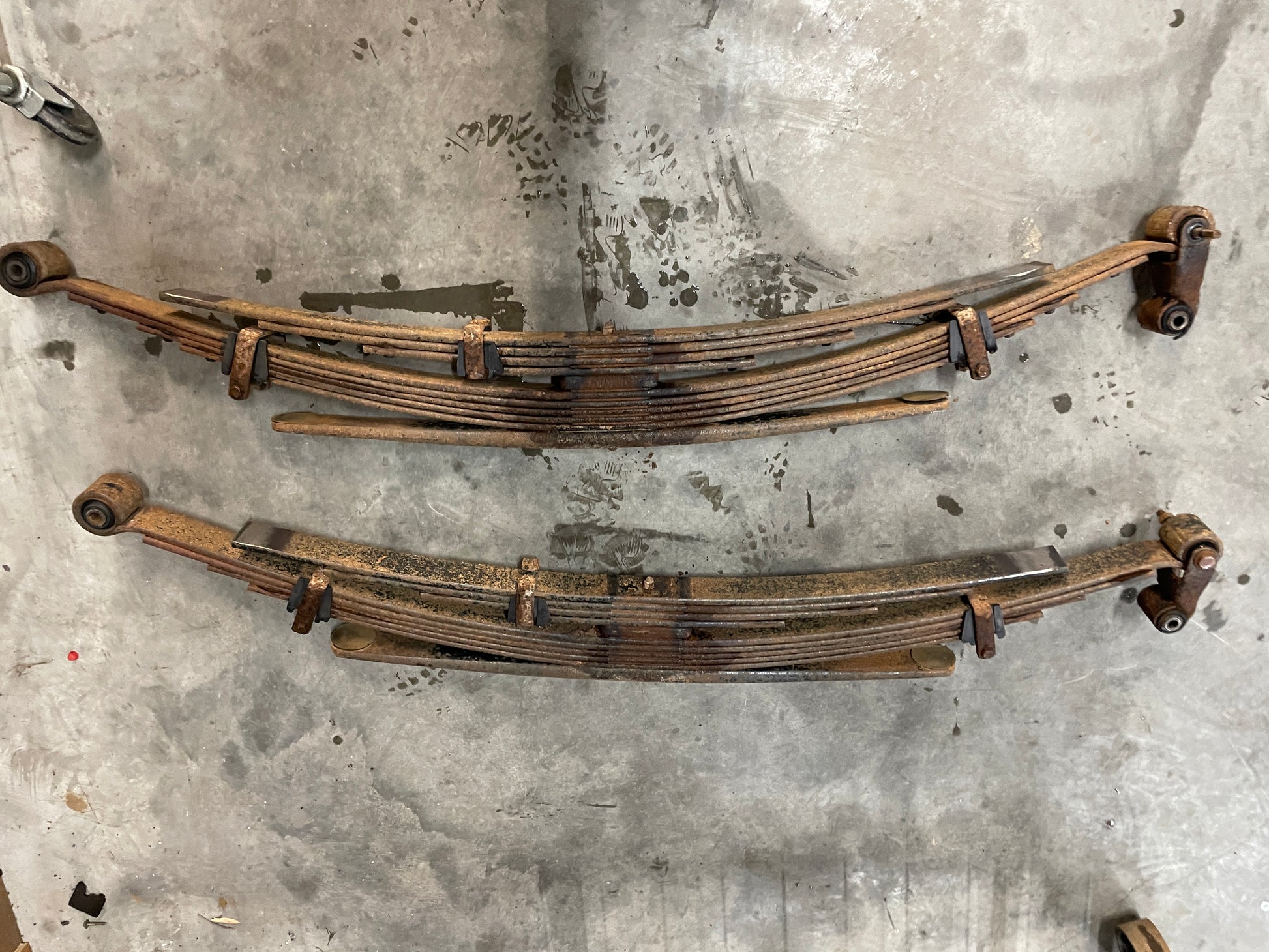 2007 Chevy Silverado K3500 LH & RH Rear Leaf Springs OEM - Day's Parts Yard