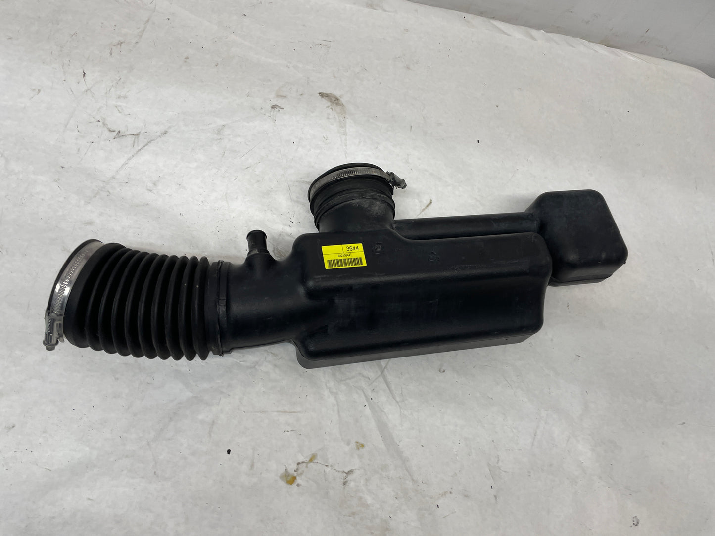 2009 Pontiac G8  Factory OEM Air Intake Box Cleaner Assembly - Day's Parts Yard