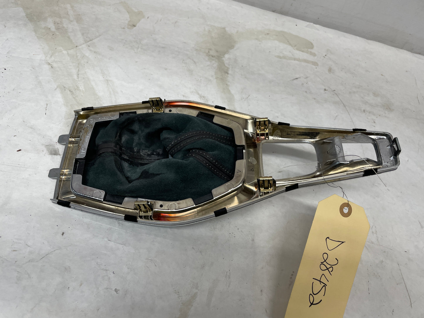 2019 Chevy Camaro SS Shifter Bezel w Black Leather Boot & Knob OEM