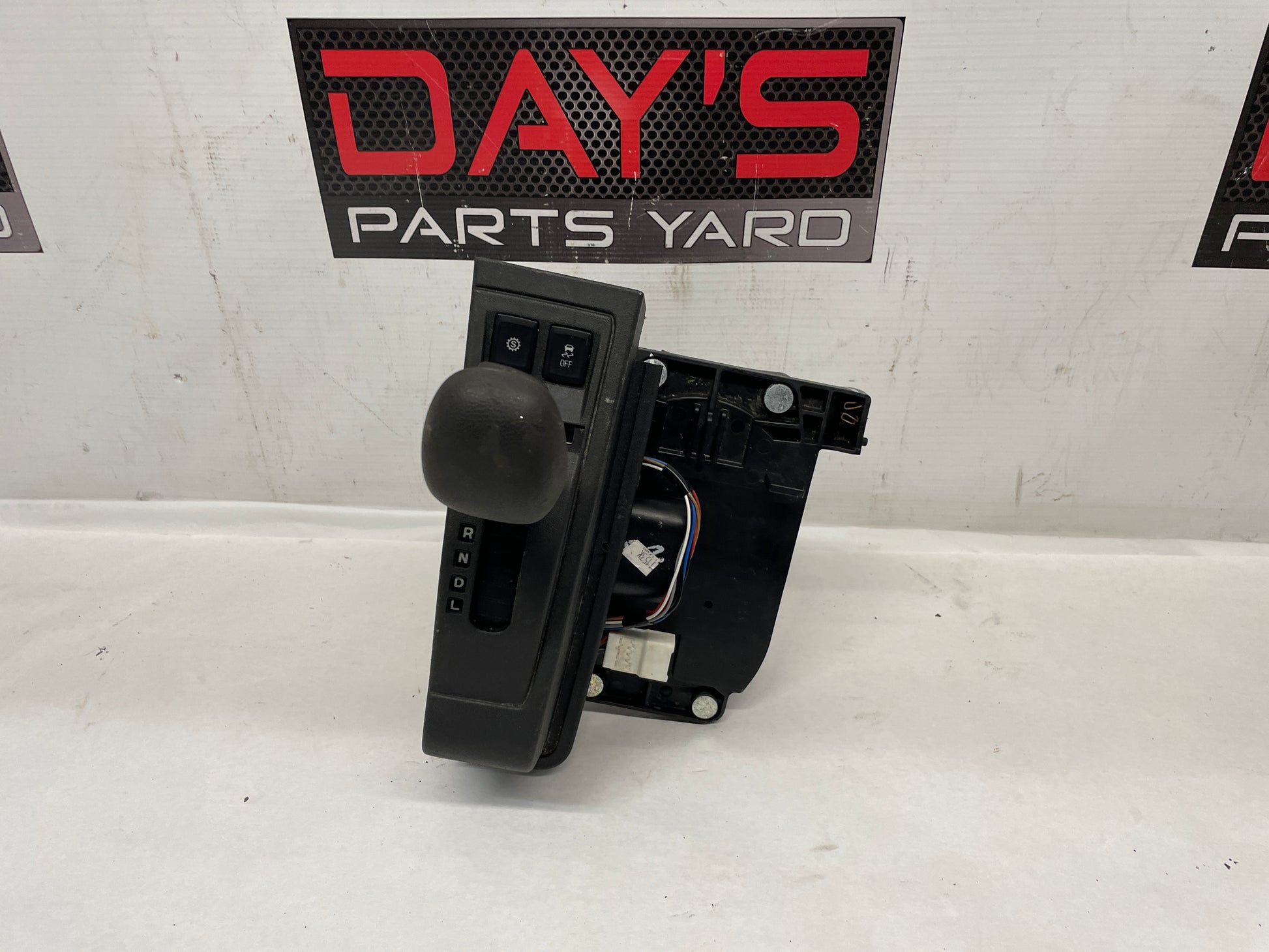 2013 Chevy Caprice PPV Automatic Transmission Shifter Gear Selector OEM - Day's Parts Yard