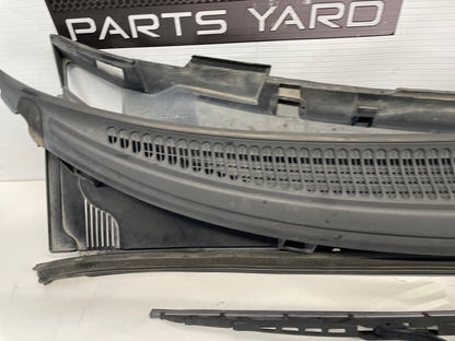 2005 Pontiac GTO Windshield Wiper Cowl & Windshield Wiper Arms OEM - Day's Parts Yard