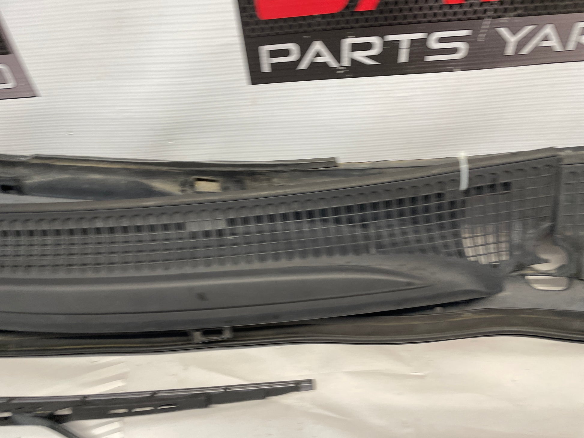 2005 Pontiac GTO Windshield Wiper Cowl & Windshield Wiper Arms OEM - Day's Parts Yard