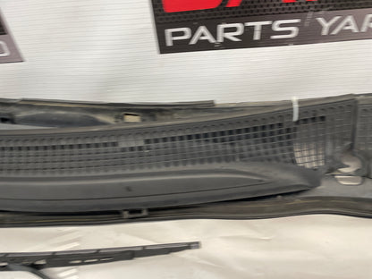 2005 Pontiac GTO Windshield Wiper Cowl & Windshield Wiper Arms OEM - Day's Parts Yard