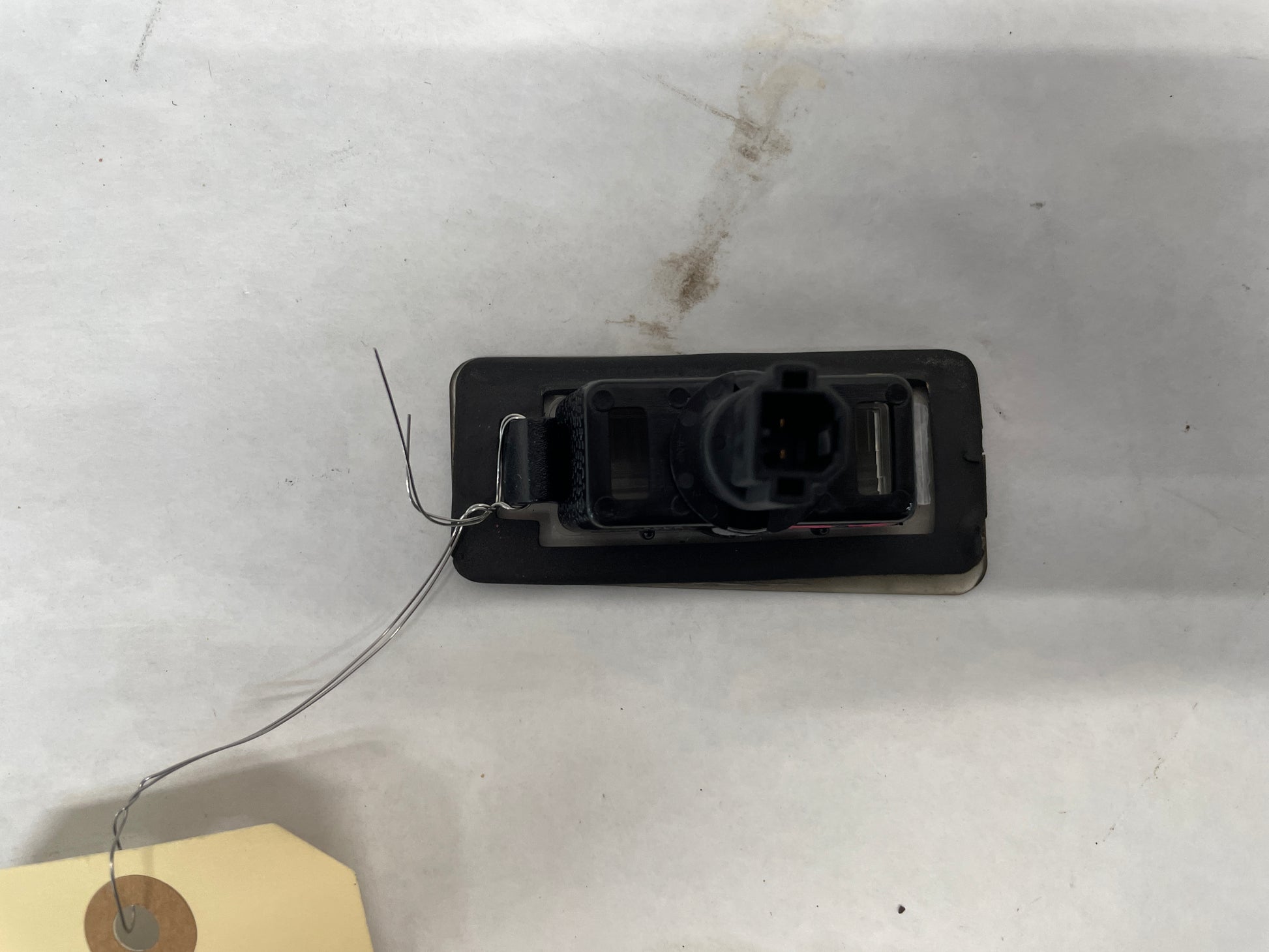 2009 Pontiac G8 GT LH Driver License Plate Tag Light OEM - Day's Parts Yard