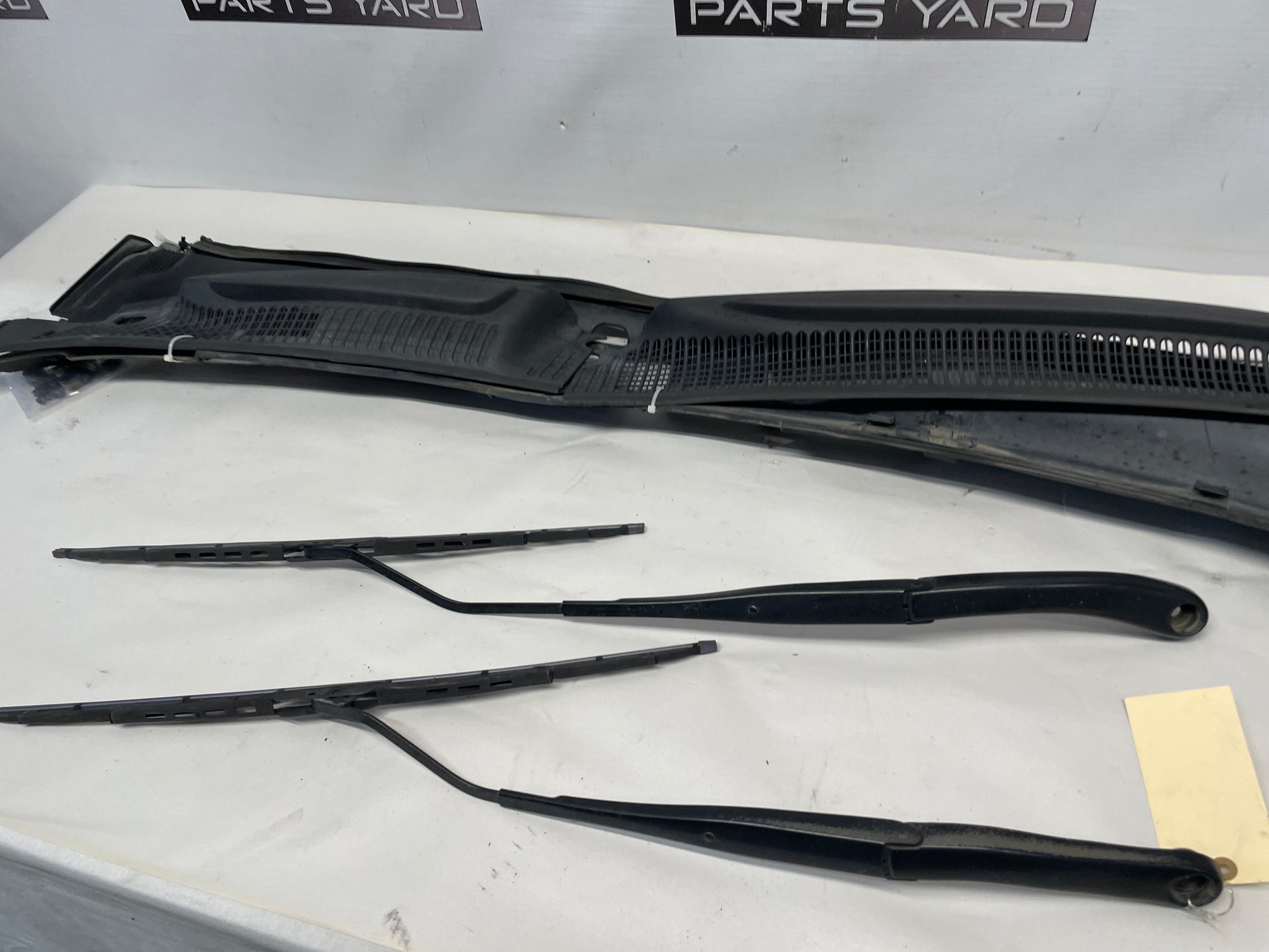 2005 Pontiac GTO Windshield Wiper Cowl & Windshield Wiper Arms OEM - Day's Parts Yard