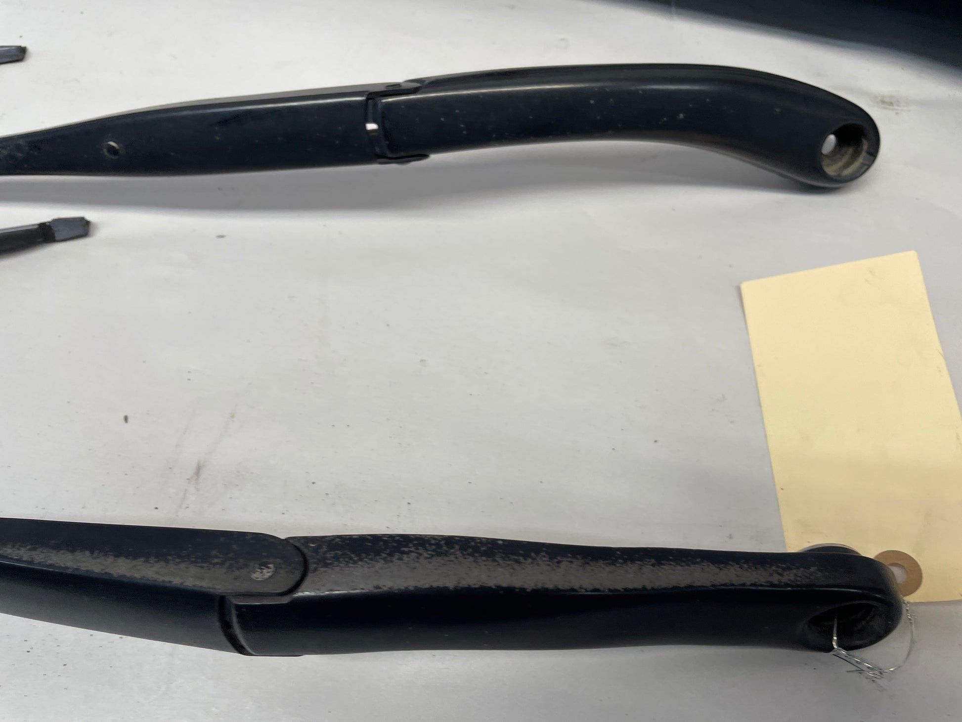2005 Pontiac GTO Windshield Wiper Cowl & Windshield Wiper Arms OEM - Day's Parts Yard