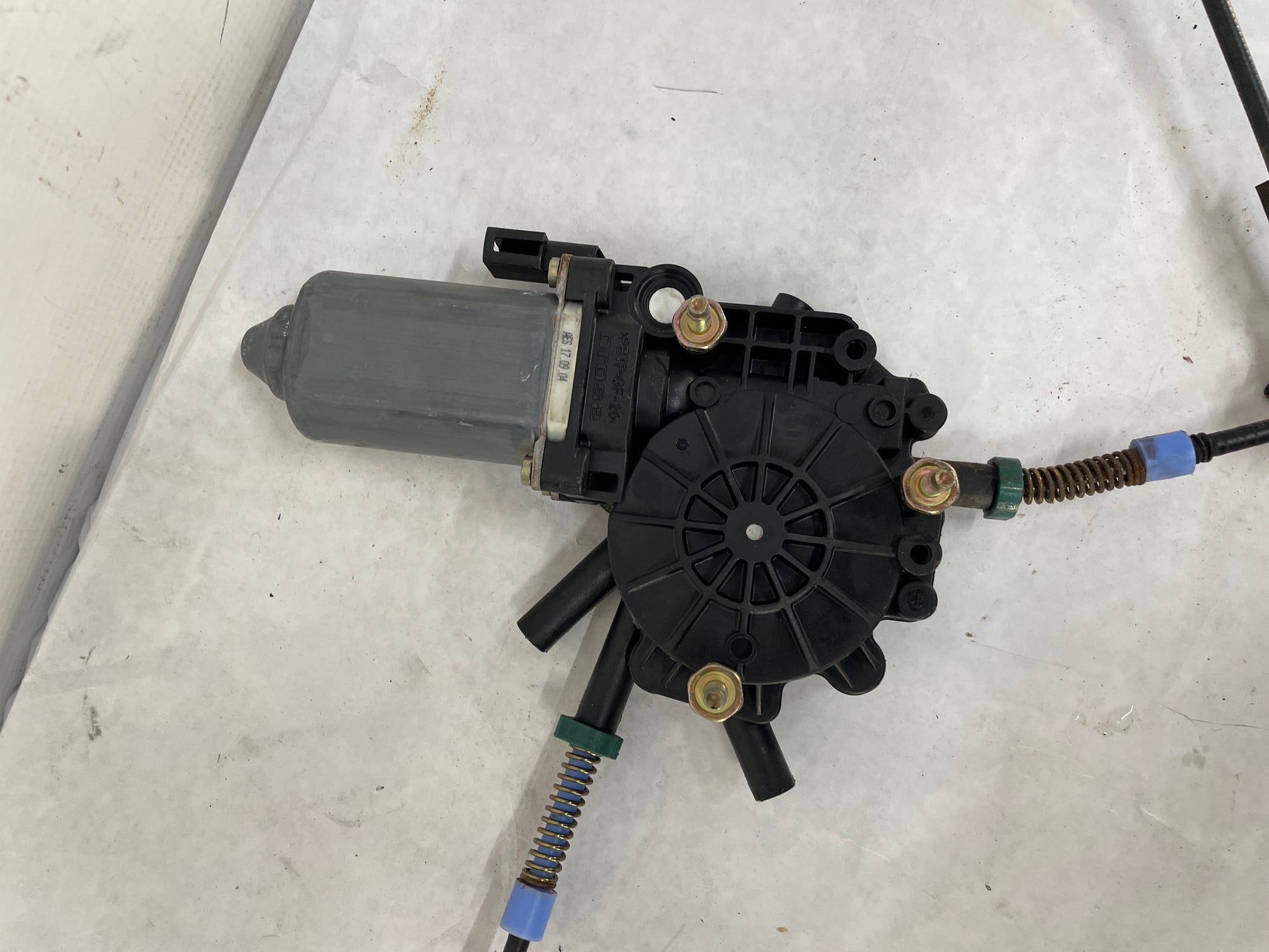 2004 Chevy C5 Corvette RH Passenger Front Window Regulator Motor OEM - Day's Parts Yard