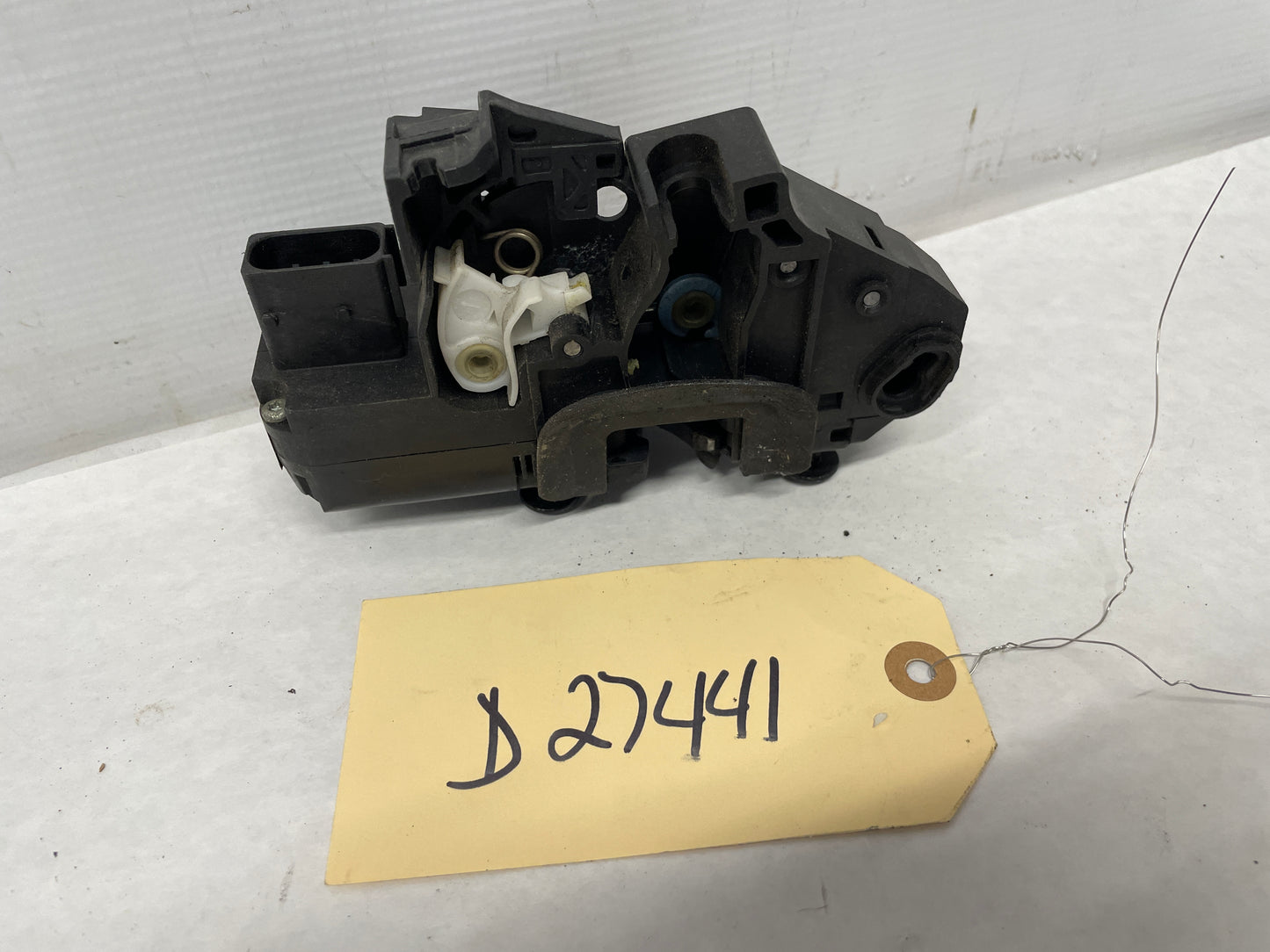 2009 Pontiac G8 LH Driver Front Door Lock Actuator OEM - Day's Parts Yard