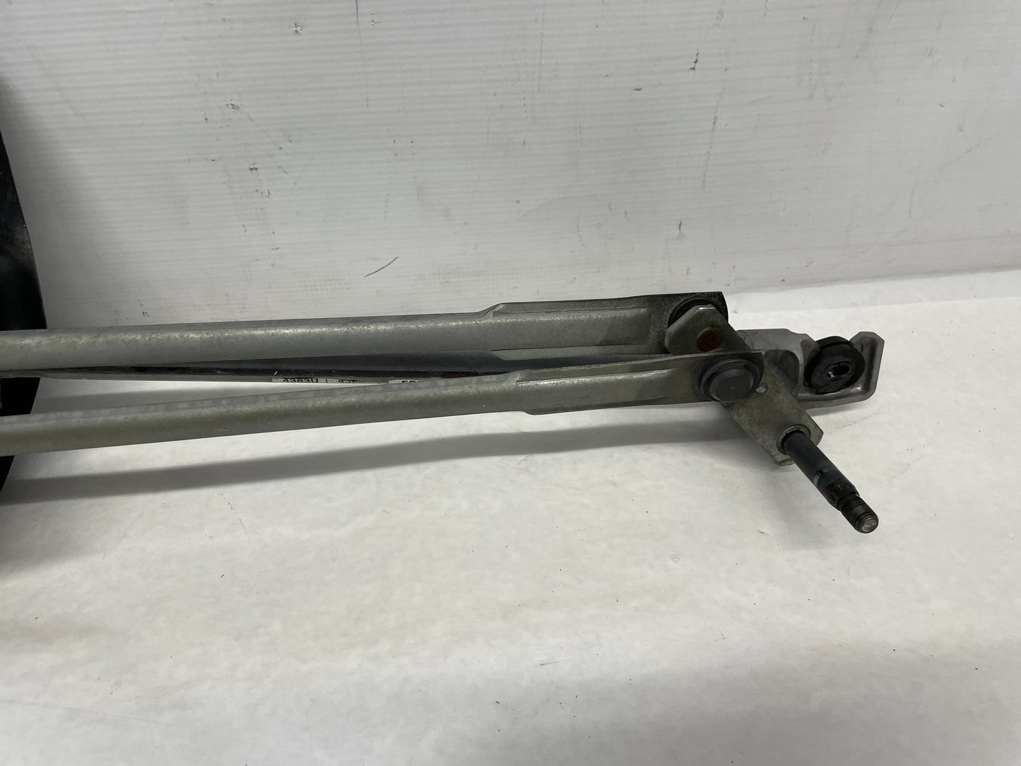 2009 Pontiac G8 GT Windshield Wiper Motor Transmission Linkage Assembly OEM - Day's Parts Yard