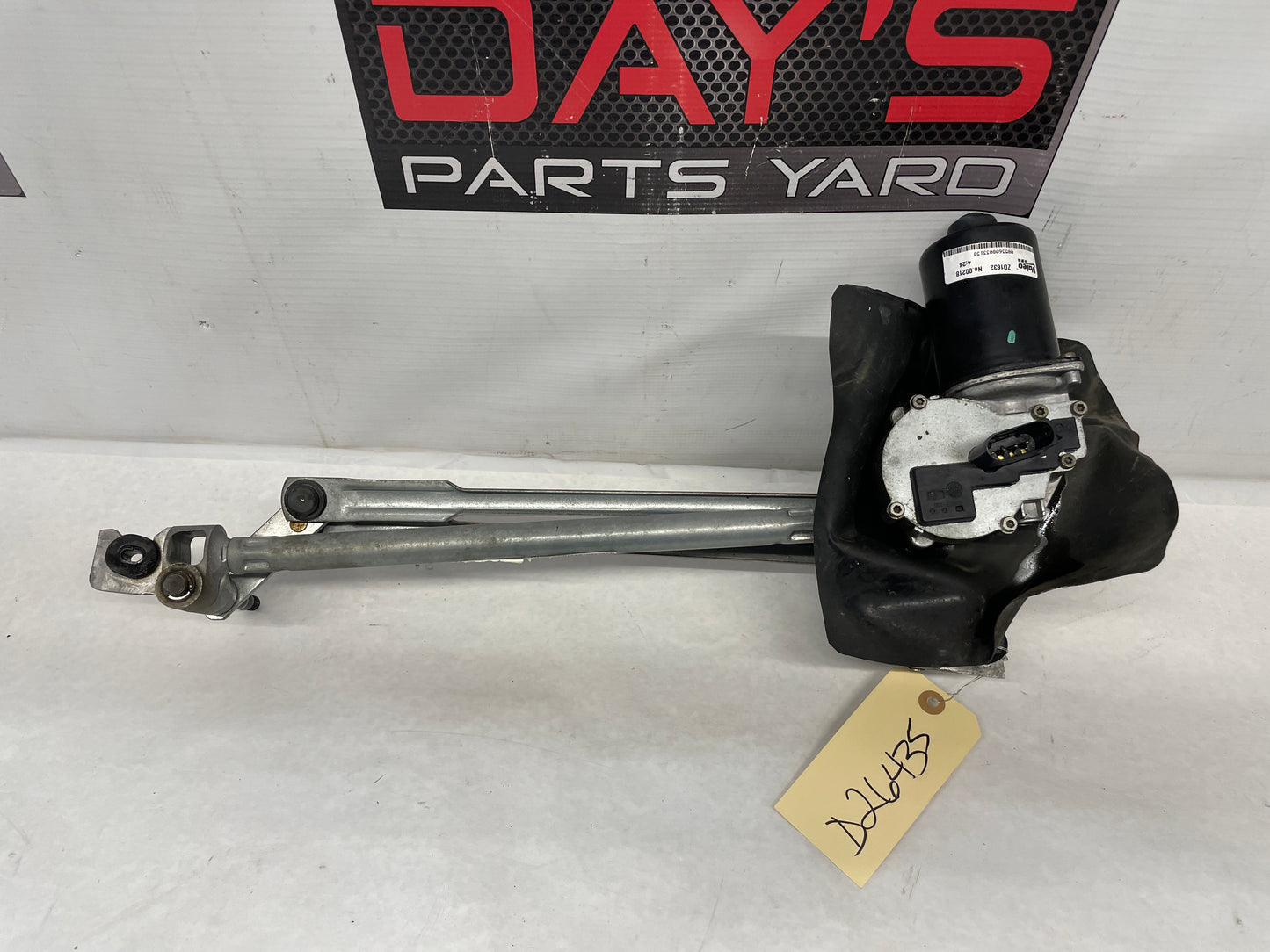2009 Pontiac G8 GT Windshield Wiper Motor Transmission Linkage Assembly OEM - Day's Parts Yard