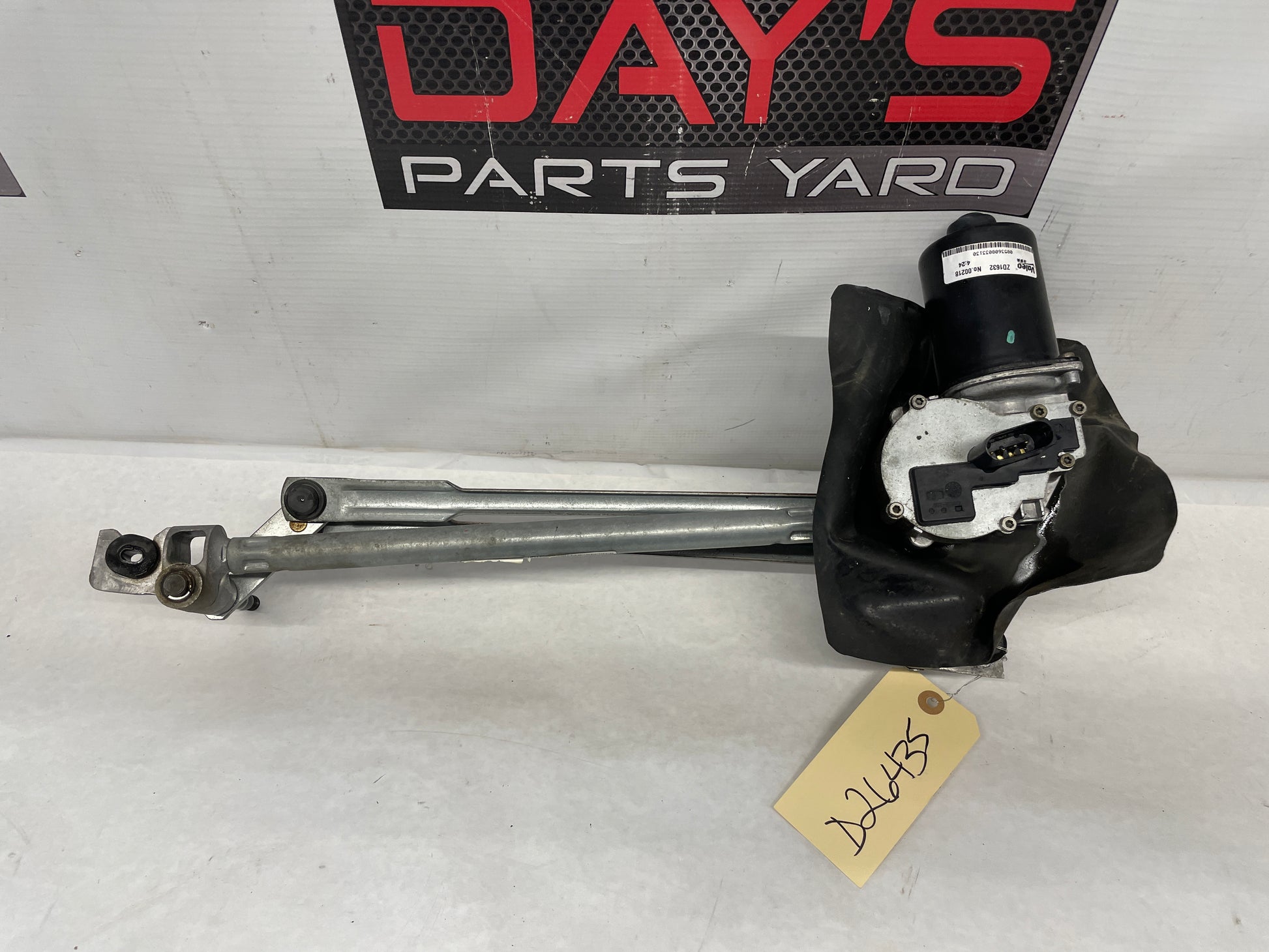 2009 Pontiac G8 GT Windshield Wiper Motor Transmission Linkage Assembly OEM - Day's Parts Yard