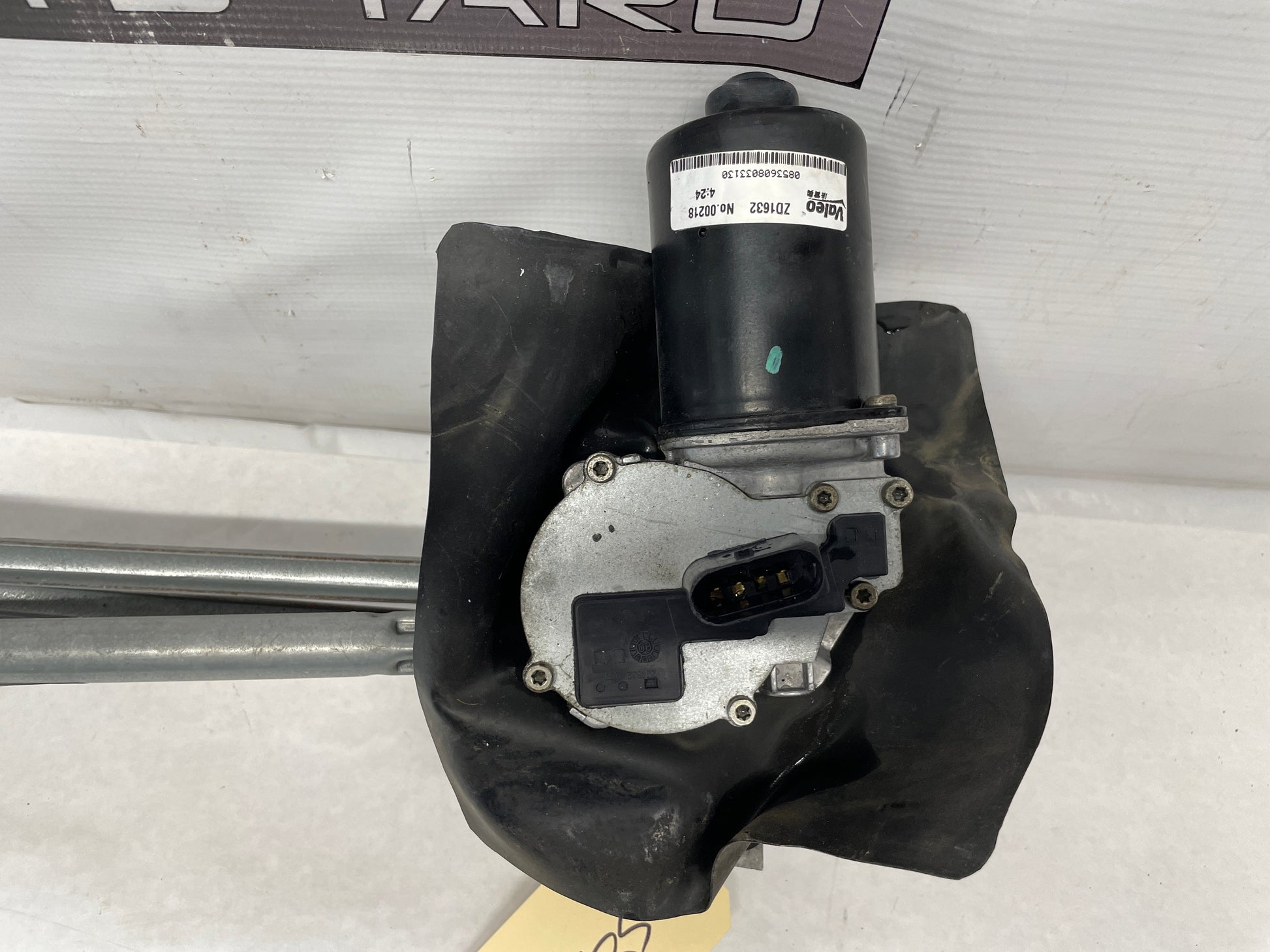 2009 Pontiac G8 GT Windshield Wiper Motor Transmission Linkage Assembly OEM - Day's Parts Yard