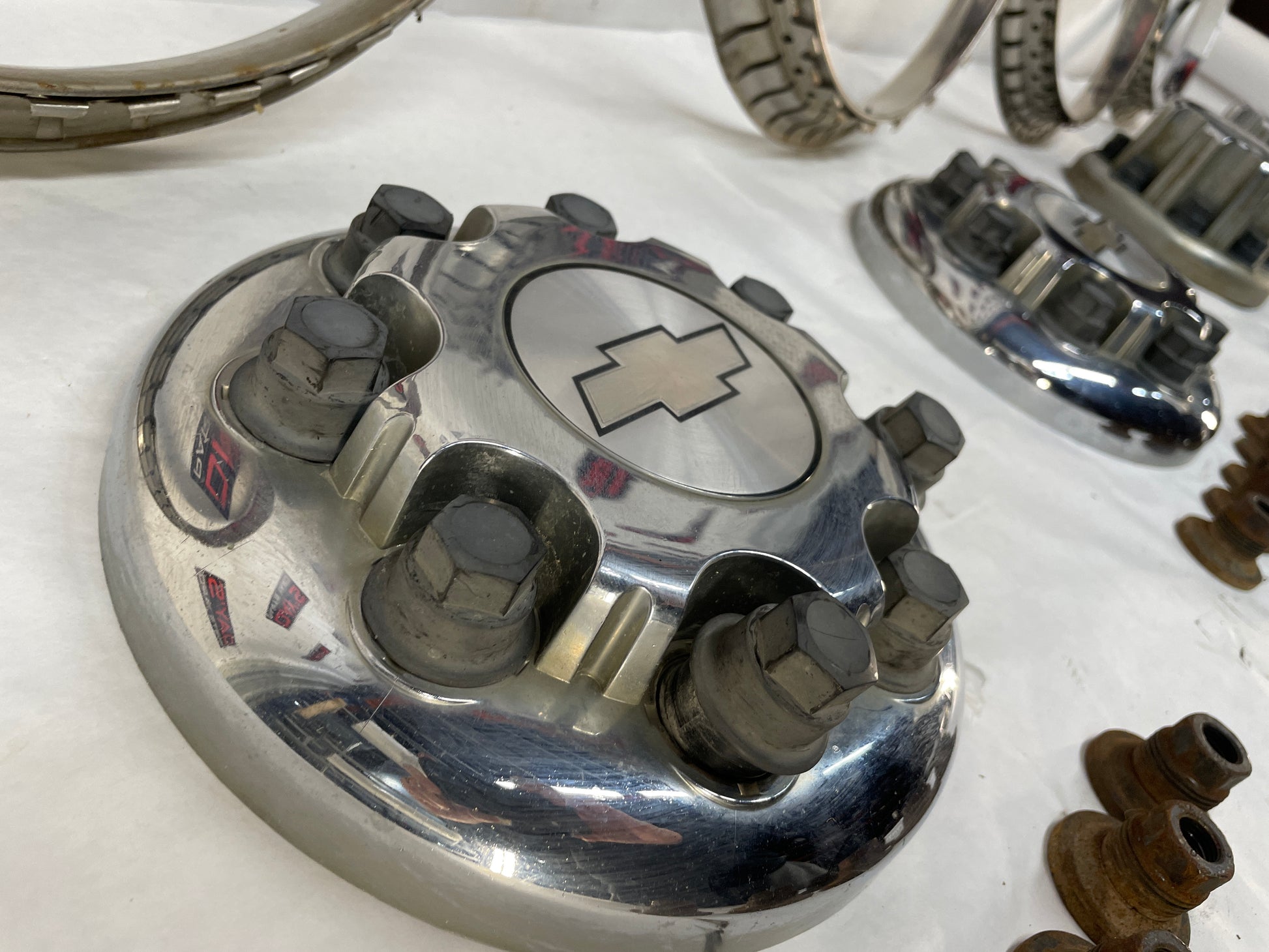 2007 Chevy Silverado K3500 Beauty Rings w/ Center Caps and Lug Nuts OEM - Day's Parts Yard