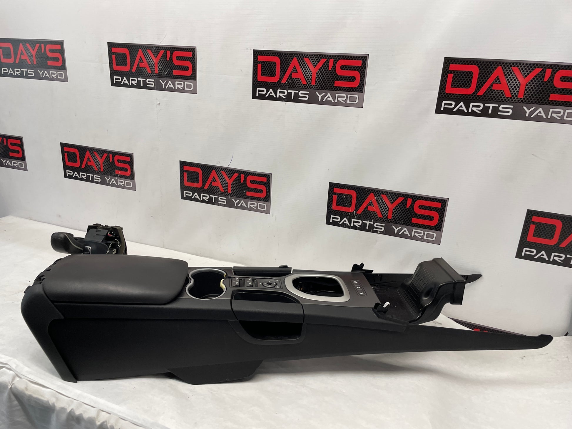 2009 Pontiac G8 GT Complete Center Console w/ Shifter Assembly OEM - Day's Parts Yard
