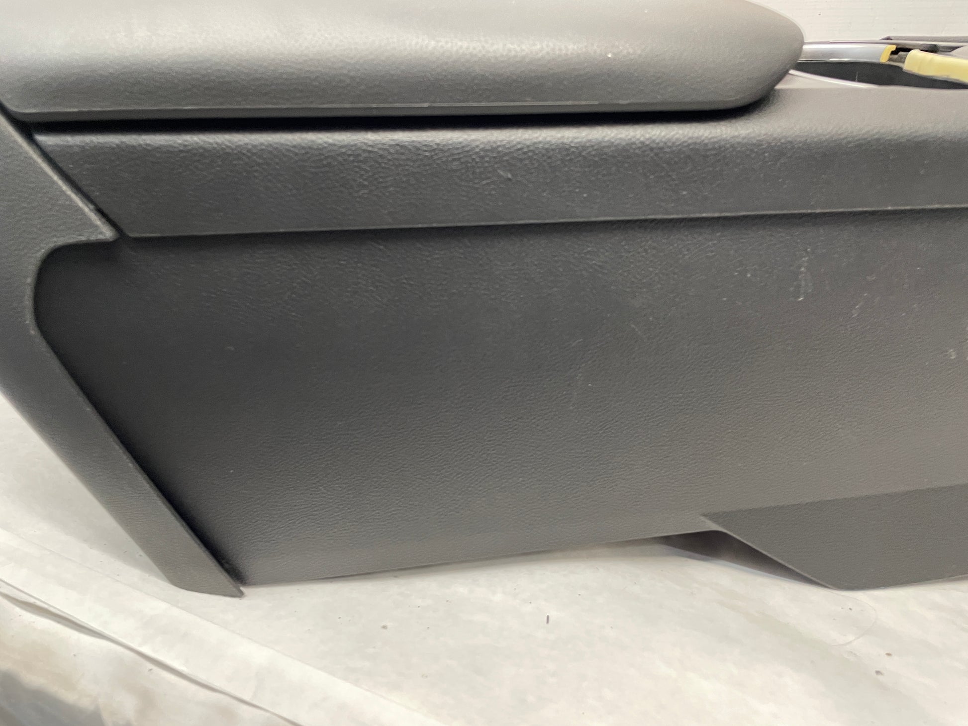 2009 Pontiac G8 GT Complete Center Console w/ Shifter Assembly OEM - Day's Parts Yard