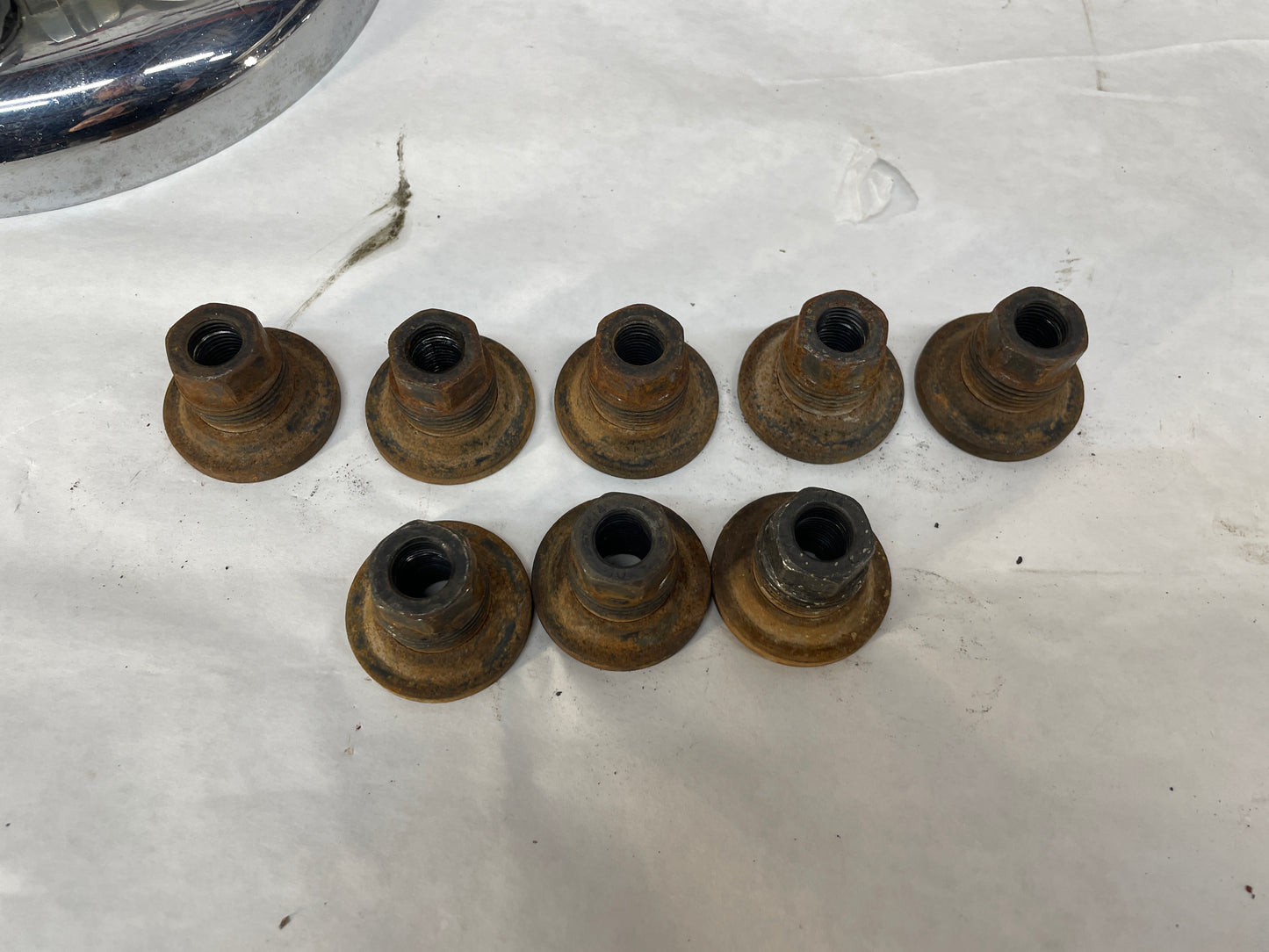 2007 Chevy Silverado K3500 Beauty Rings w/ Center Caps and Lug Nuts OEM - Day's Parts Yard