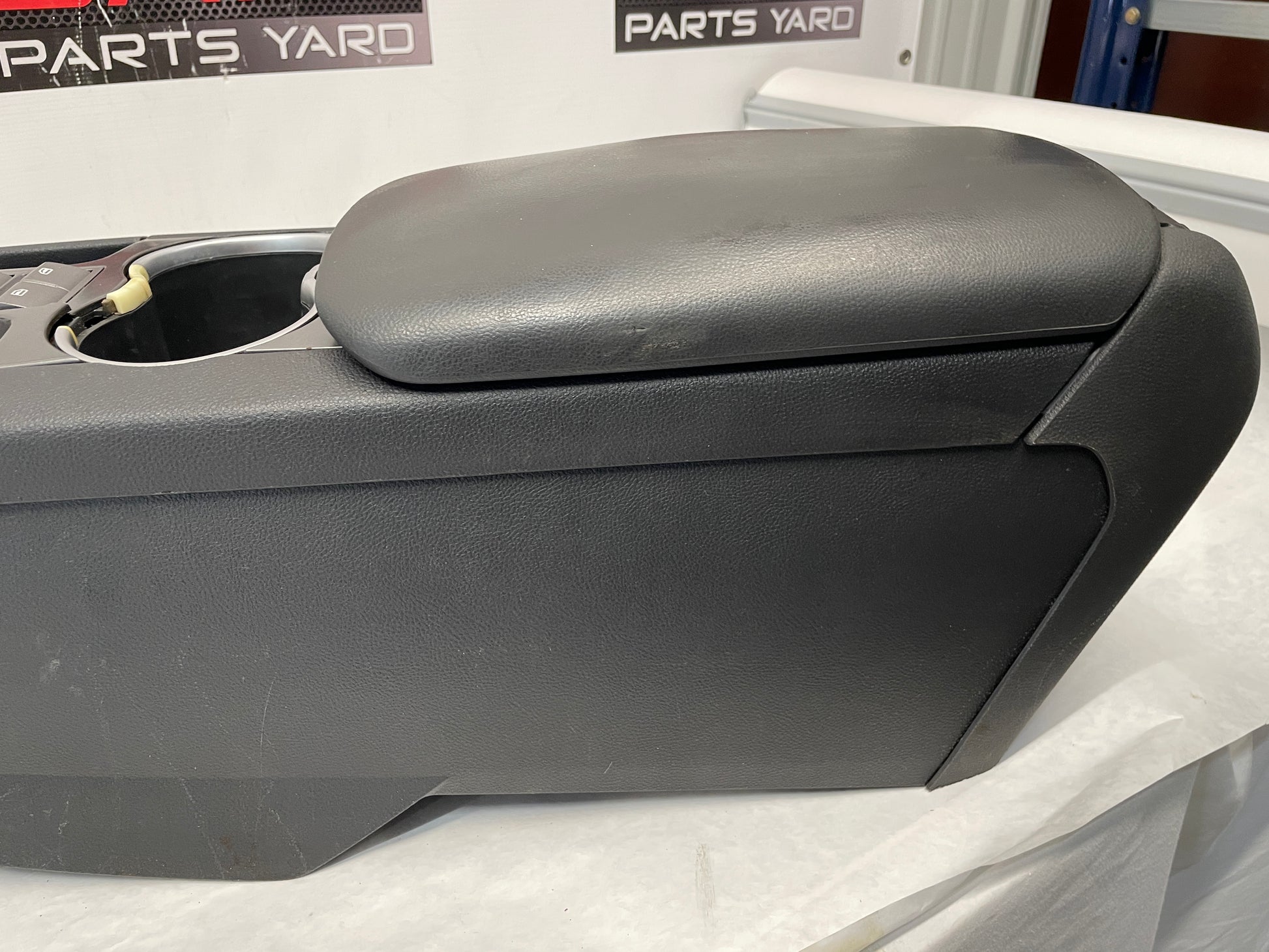 2009 Pontiac G8 GT Complete Center Console w/ Shifter Assembly OEM - Day's Parts Yard