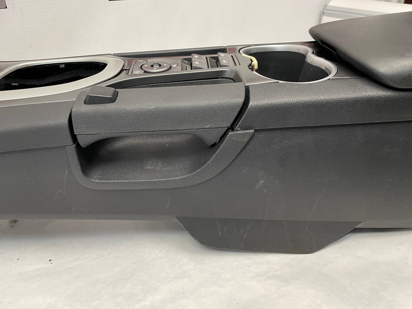 2009 Pontiac G8 GT Complete Center Console w/ Shifter Assembly OEM - Day's Parts Yard