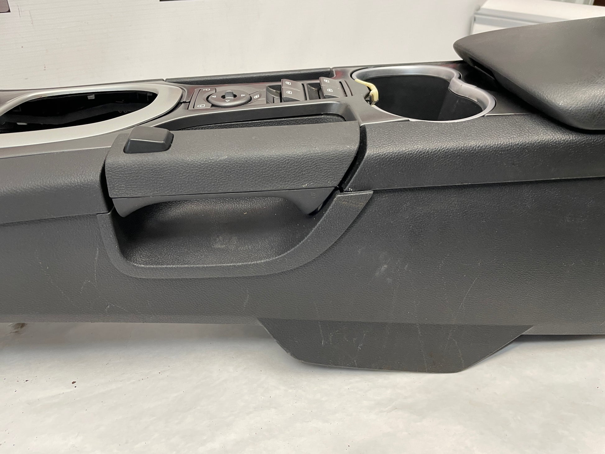 2009 Pontiac G8 GT Complete Center Console w/ Shifter Assembly OEM - Day's Parts Yard