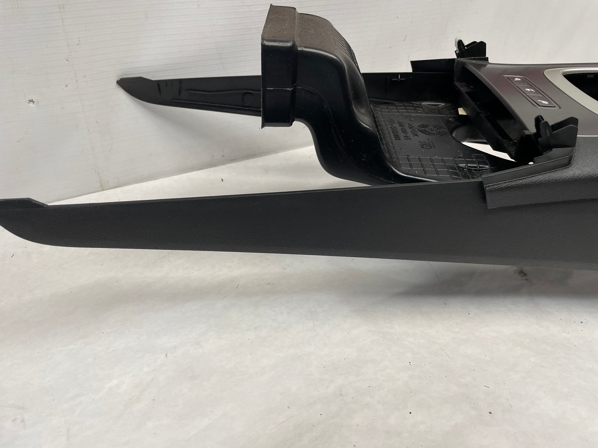 2009 Pontiac G8 GT Complete Center Console w/ Shifter Assembly OEM - Day's Parts Yard
