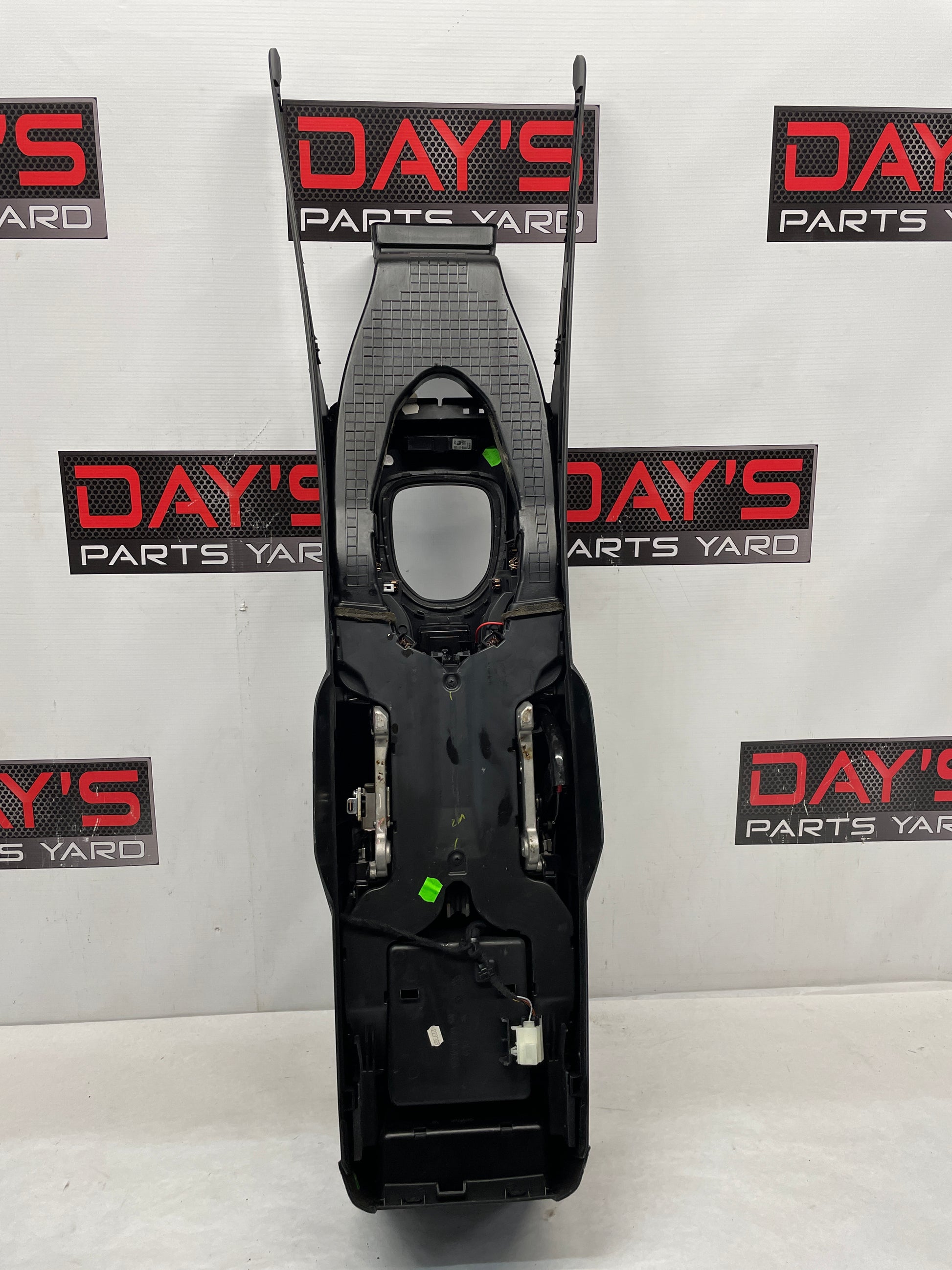 2009 Pontiac G8 GT Complete Center Console w/ Shifter Assembly OEM - Day's Parts Yard