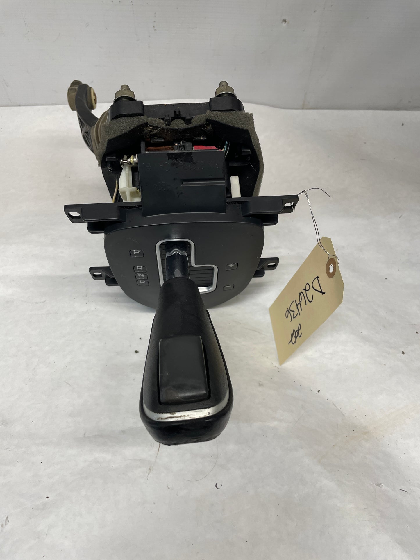2009 Pontiac G8 GT Complete Center Console w/ Shifter Assembly OEM - Day's Parts Yard