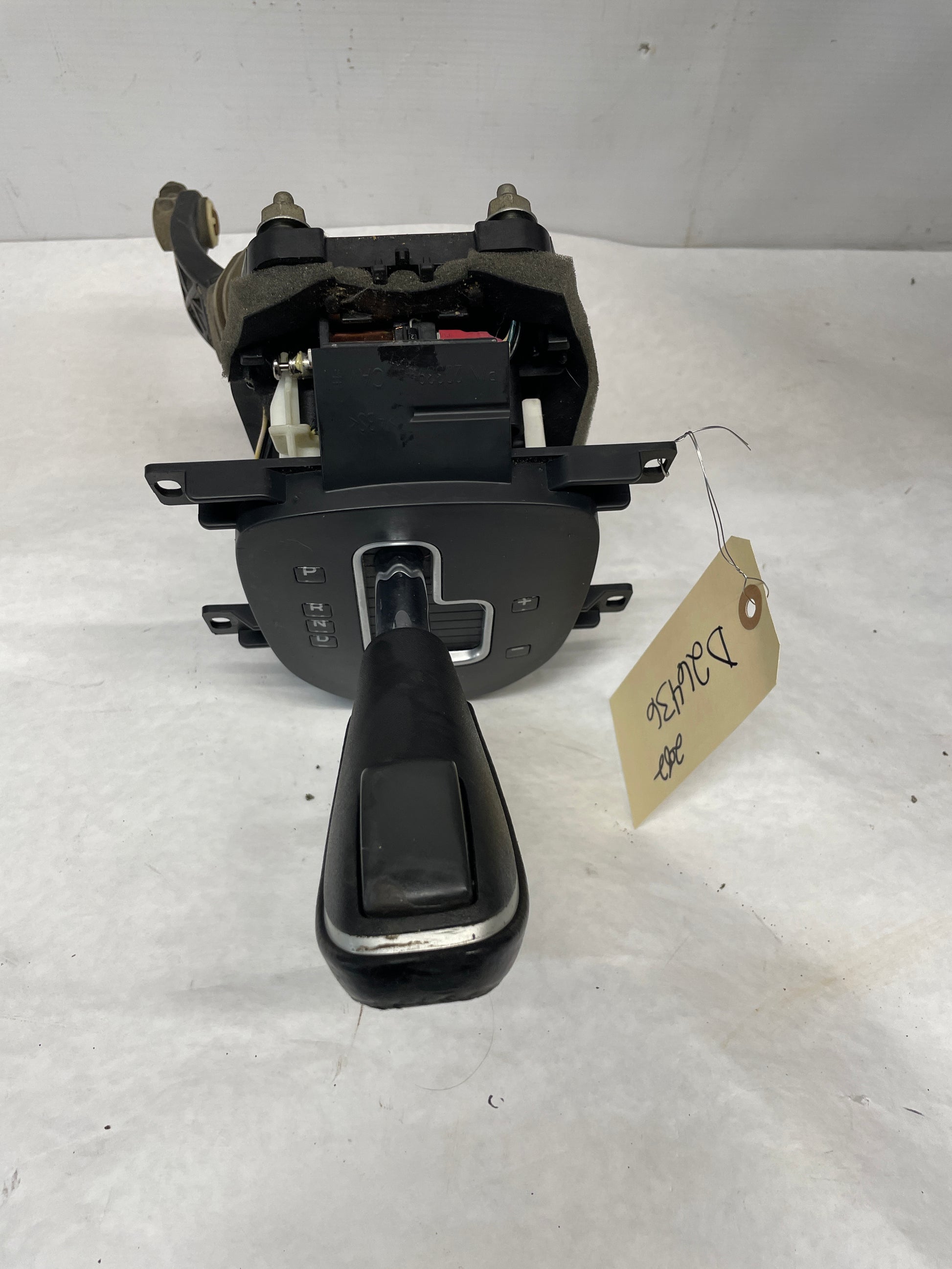 2009 Pontiac G8 GT Complete Center Console w/ Shifter Assembly OEM - Day's Parts Yard