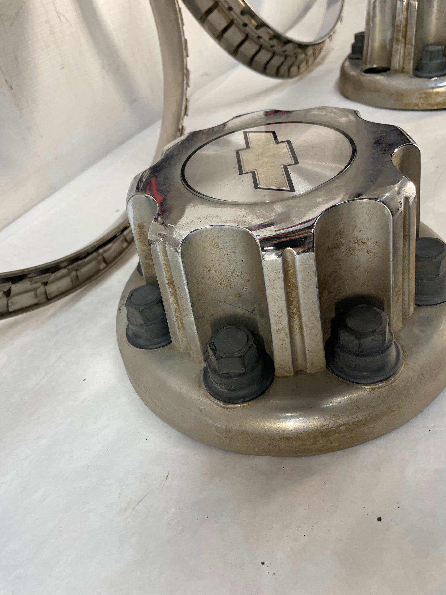 2007 Chevy Silverado K3500 Beauty Rings w/ Center Caps and Lug Nuts OEM - Day's Parts Yard