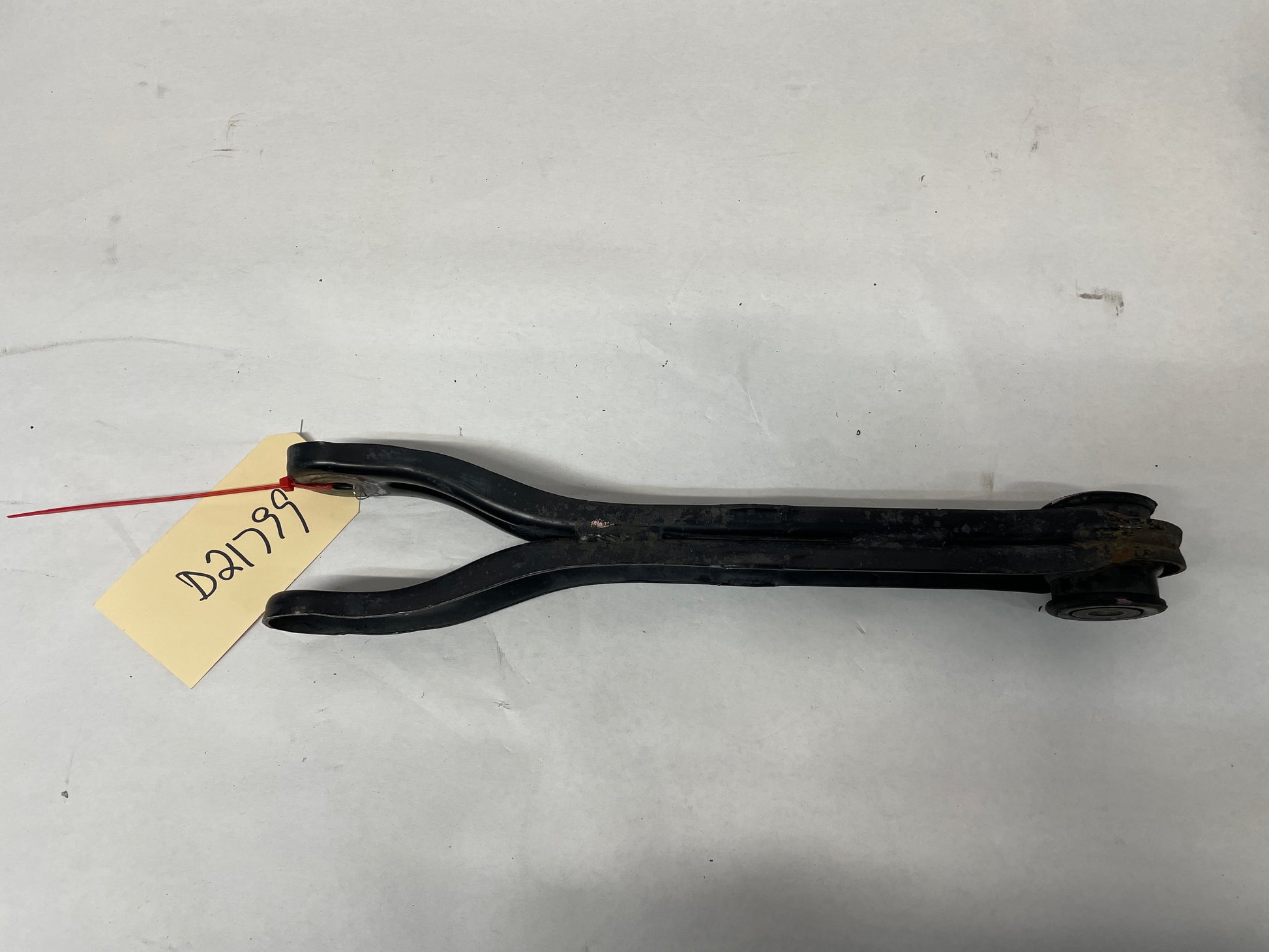 2015 Chevy Camaro SS RH Passenger Rear Suspension Trailing Arm OEM - Day's Parts Yard