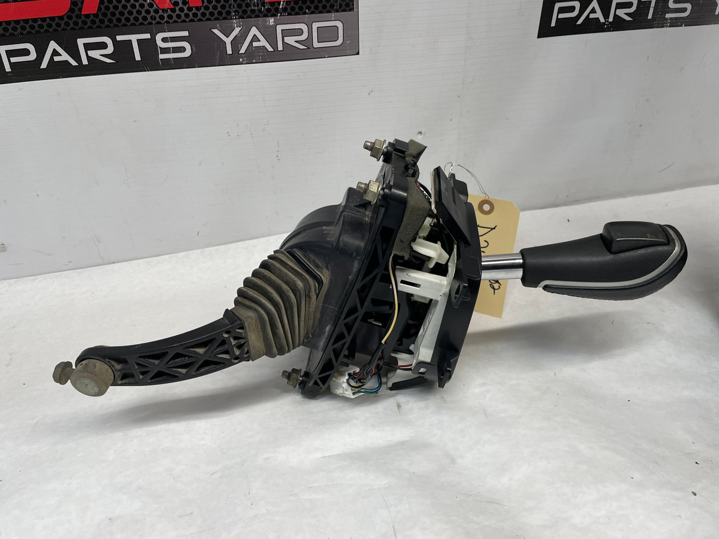 2009 Pontiac G8 GT Complete Center Console w/ Shifter Assembly OEM - Day's Parts Yard
