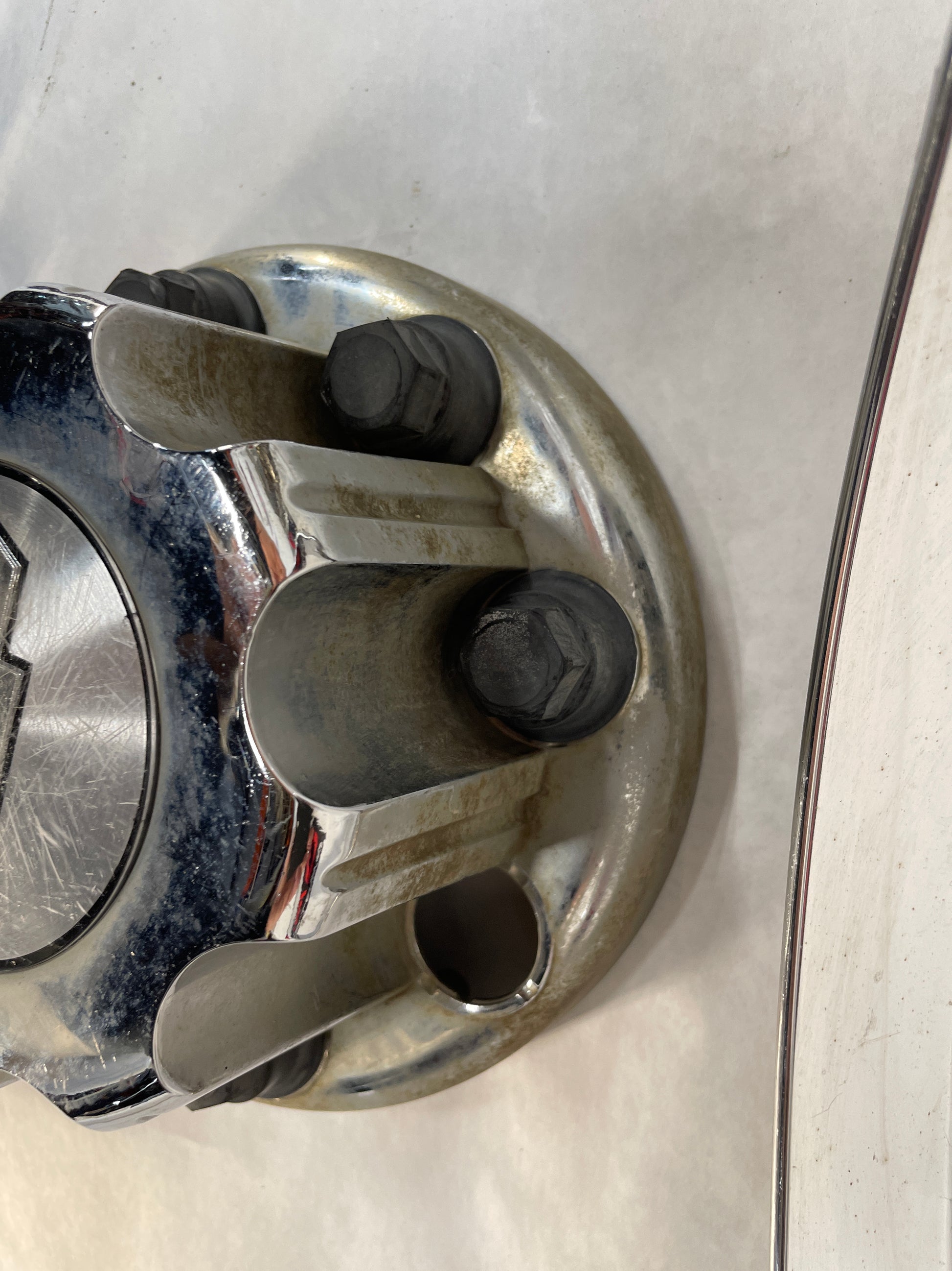 2007 Chevy Silverado K3500 Beauty Rings w/ Center Caps and Lug Nuts OEM - Day's Parts Yard