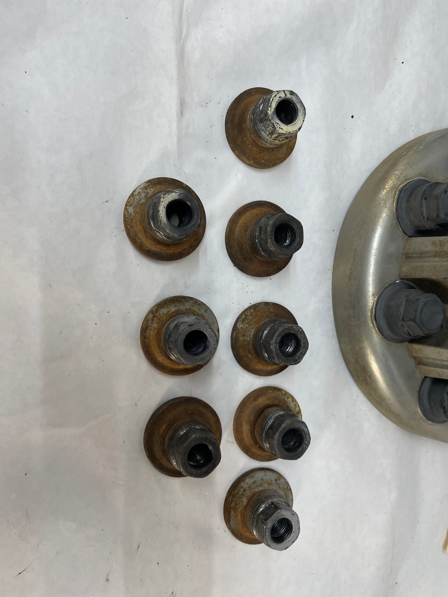 2007 Chevy Silverado K3500 Beauty Rings w/ Center Caps and Lug Nuts OEM - Day's Parts Yard