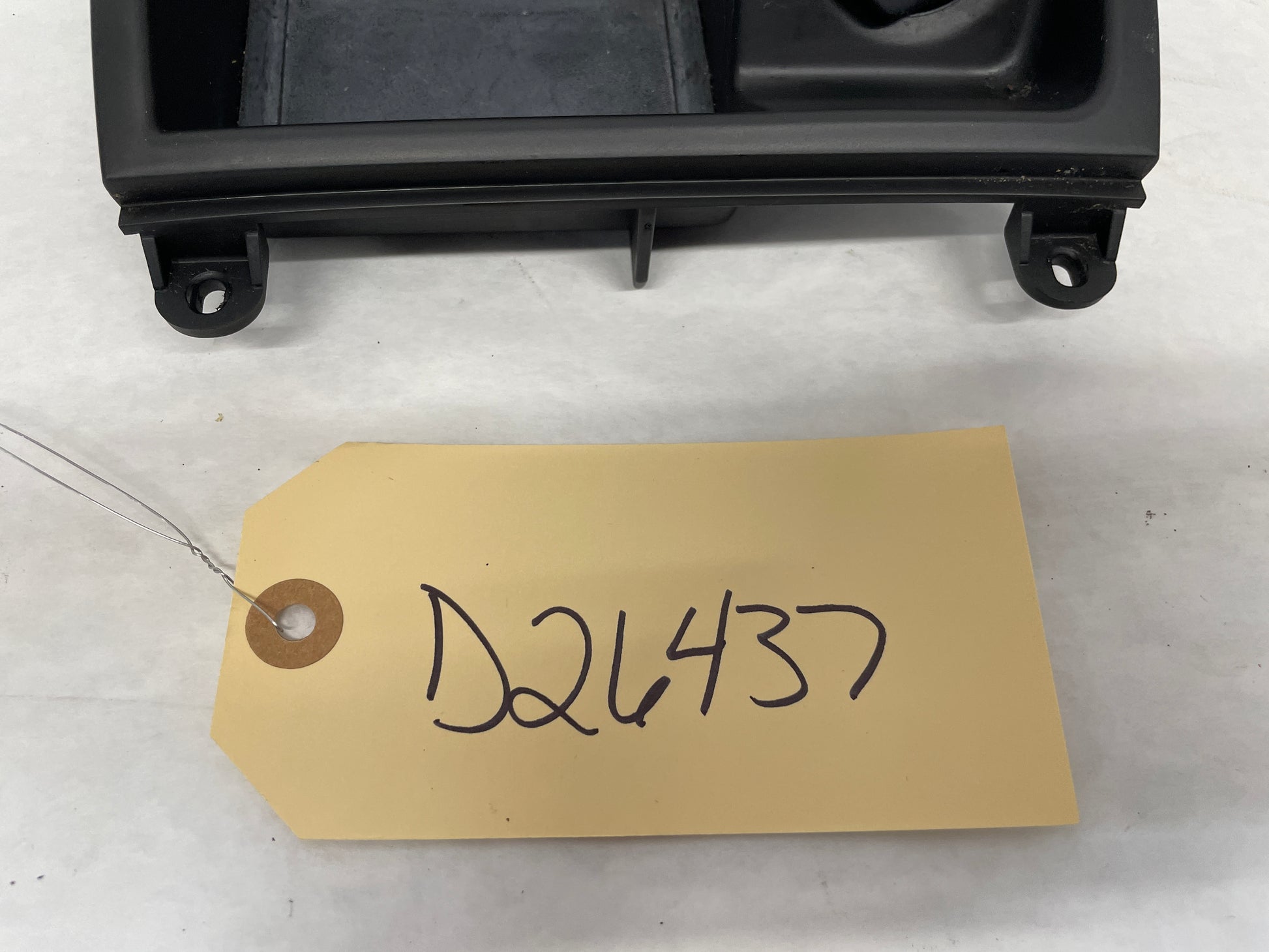 2009 Pontiac G8 GT Lower Radio Center Console Storage Cubby Compartment Assembly OEM - Day's Parts Yard