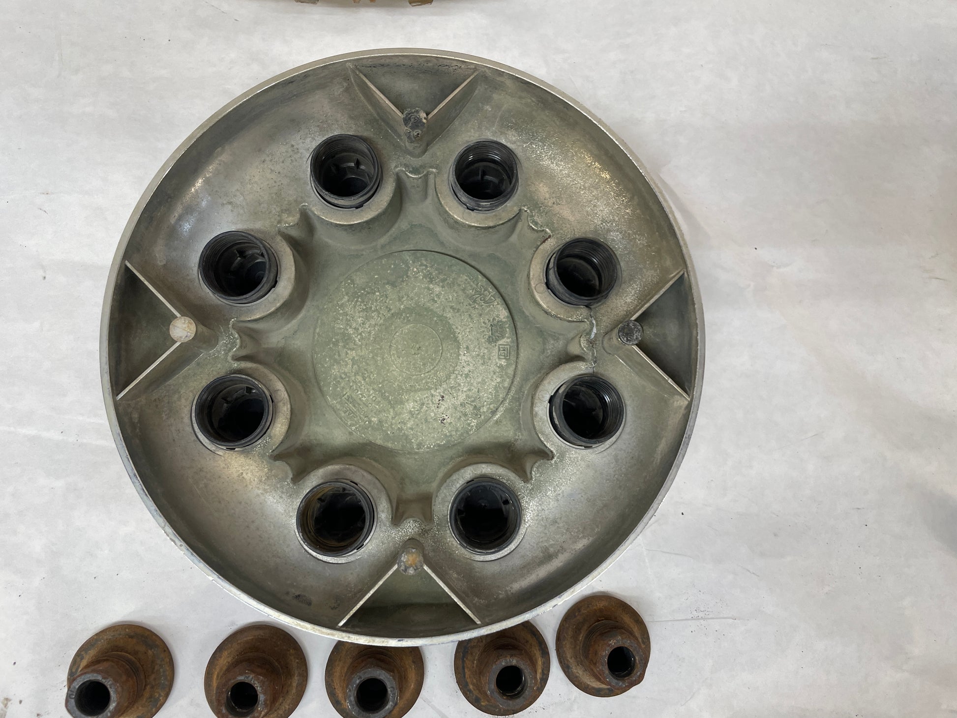 2007 Chevy Silverado K3500 Beauty Rings w/ Center Caps and Lug Nuts OEM - Day's Parts Yard