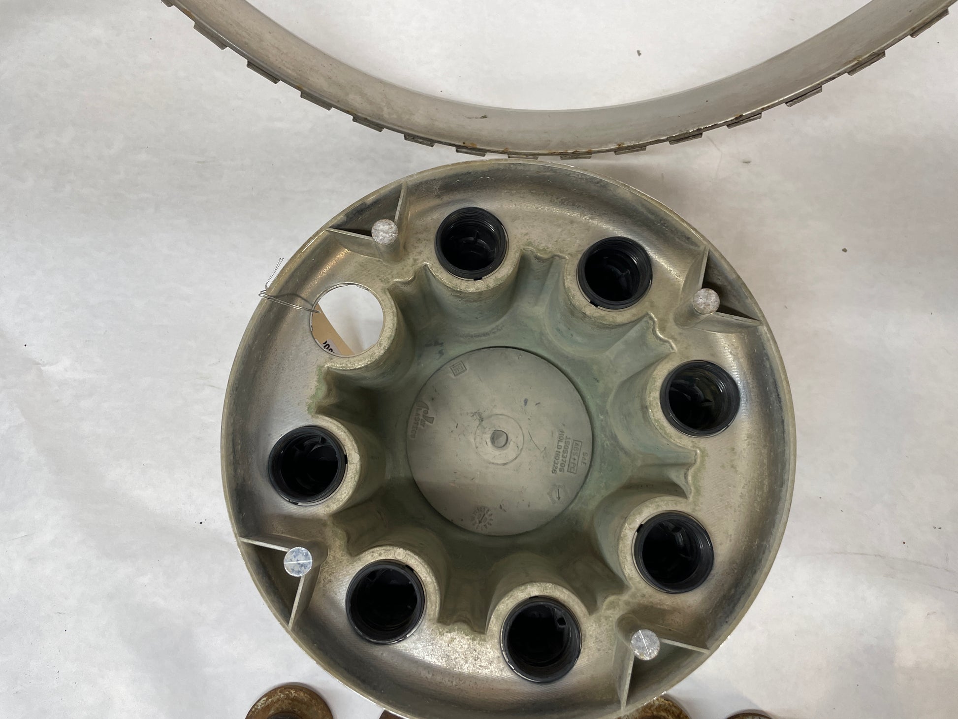 2007 Chevy Silverado K3500 Beauty Rings w/ Center Caps and Lug Nuts OEM - Day's Parts Yard