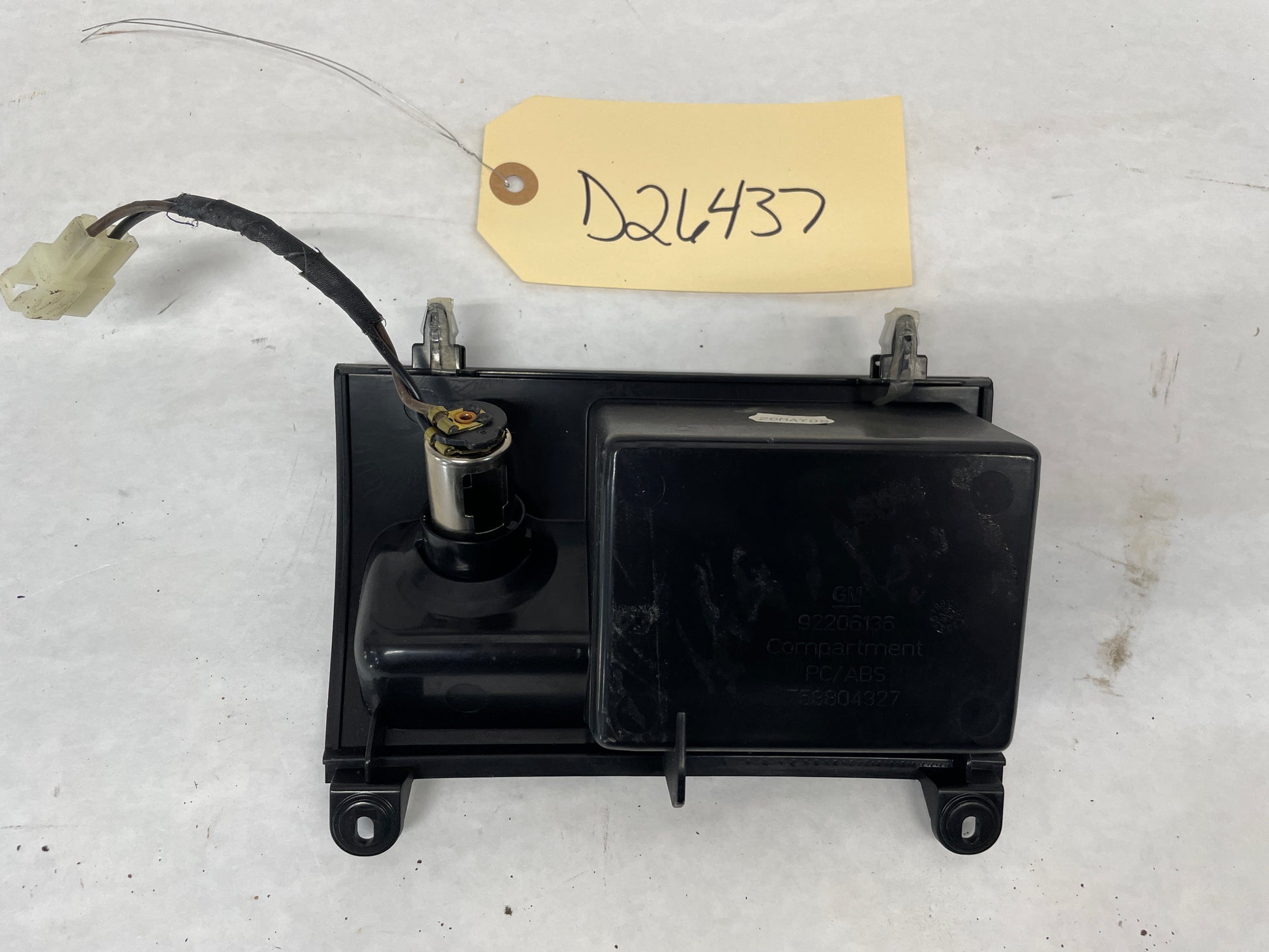 2009 Pontiac G8 GT Lower Radio Center Console Storage Cubby Compartment Assembly OEM - Day's Parts Yard