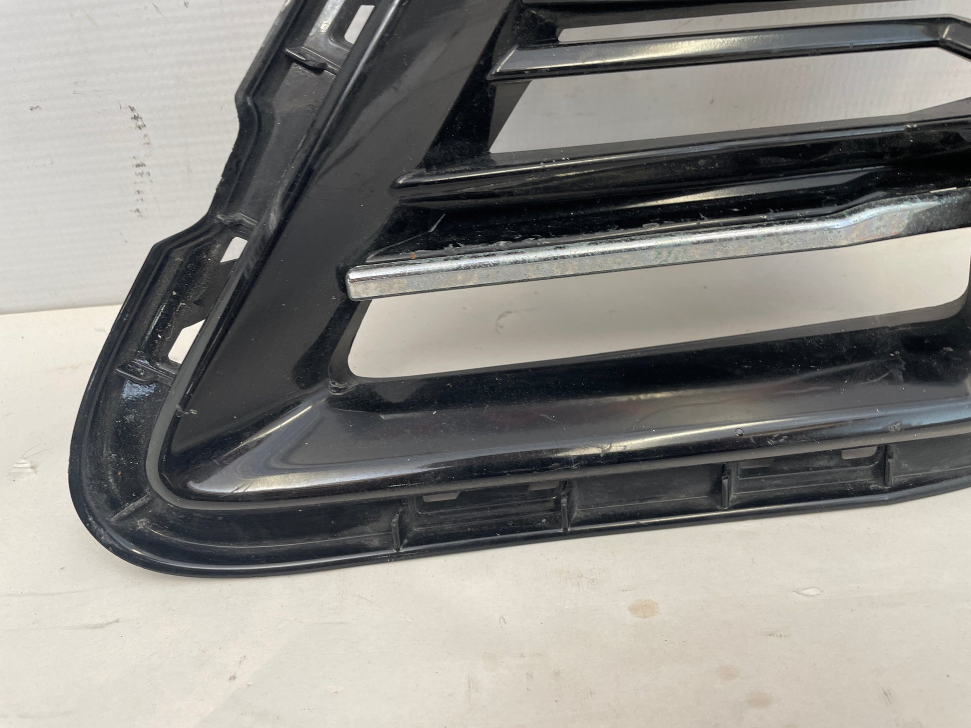 2016 Chevy Camaro SS Front RH Passenger Bumper Daylight Running Light Trim OEM - Day's Parts Yard