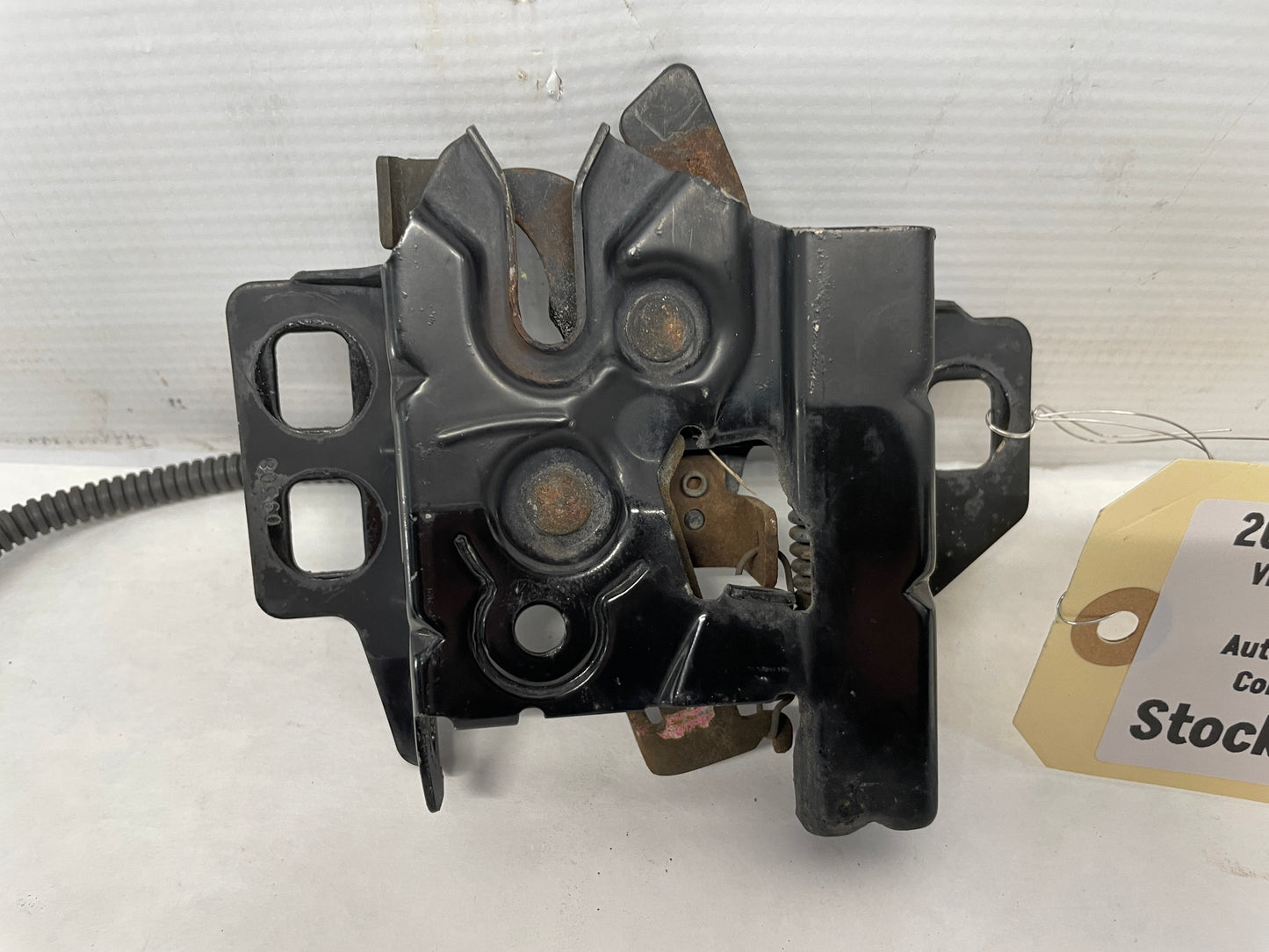 2009 Pontiac G8 GT Hood Latch OEM - Day's Parts Yard
