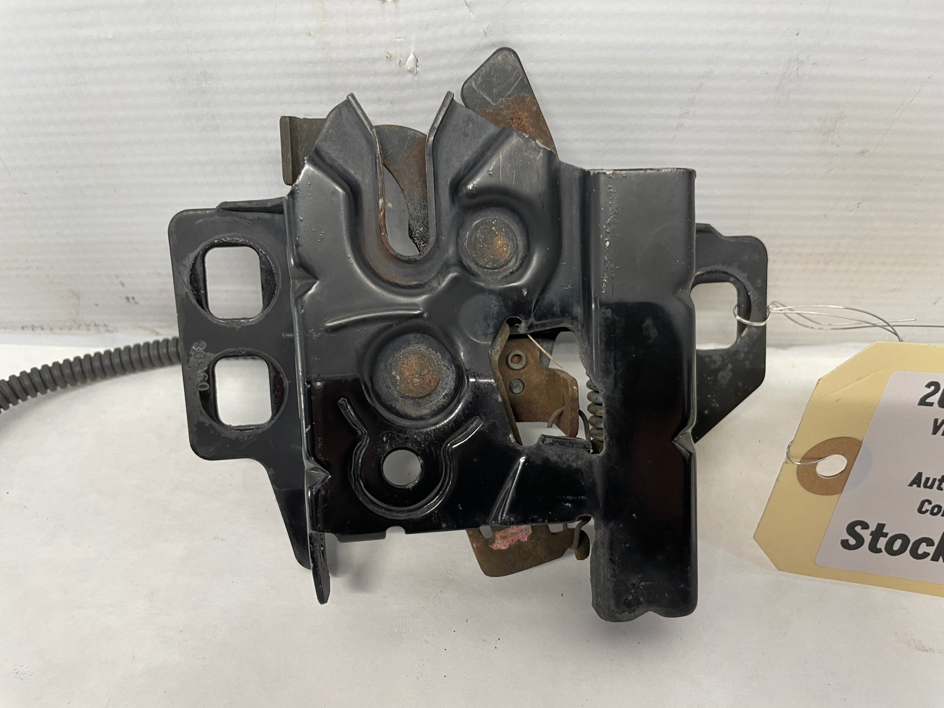 2009 Pontiac G8 GT Hood Latch OEM - Day's Parts Yard
