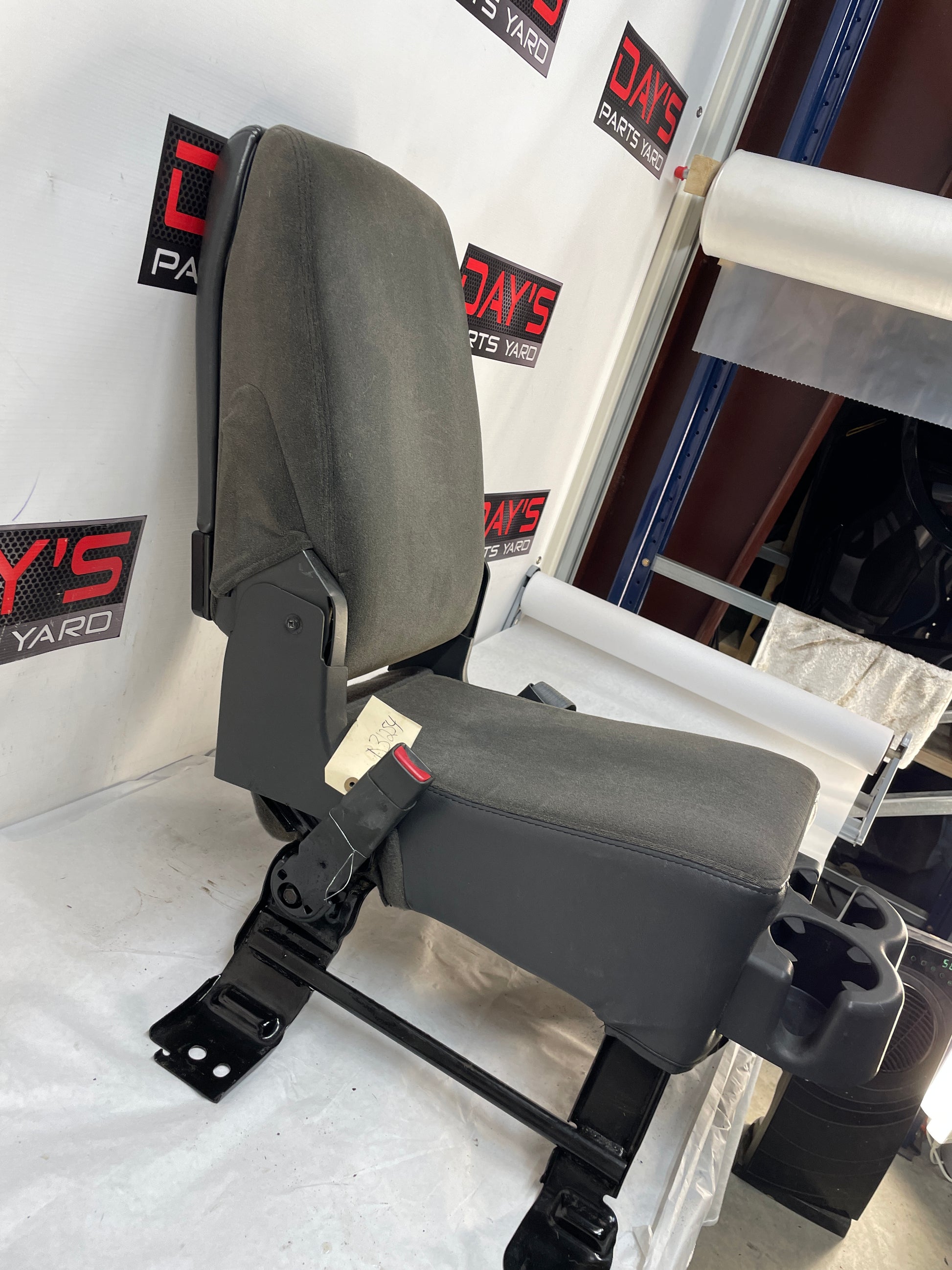 2007 Chevy Silverado K3500 Center Console Jump Seat OEM - Day's Parts Yard