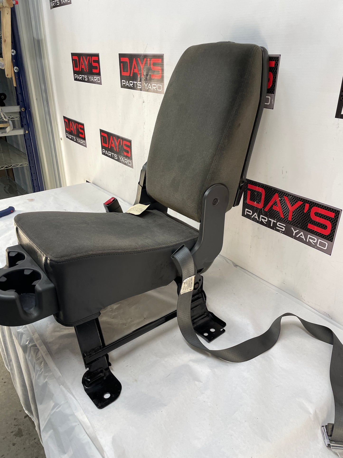 2007 Chevy Silverado K3500 Center Console Jump Seat OEM - Day's Parts Yard