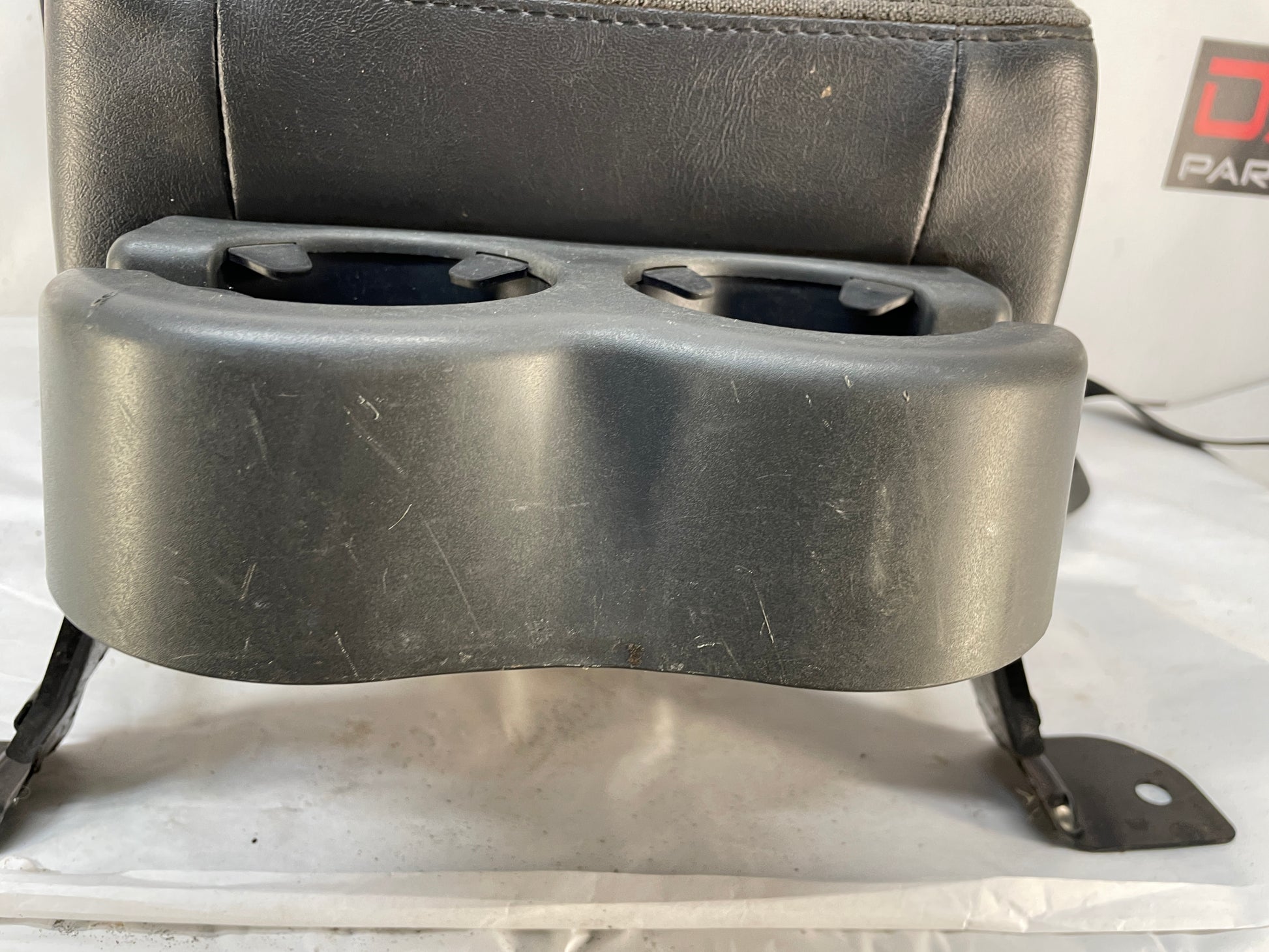 2007 Chevy Silverado K3500 Center Console Jump Seat OEM - Day's Parts Yard